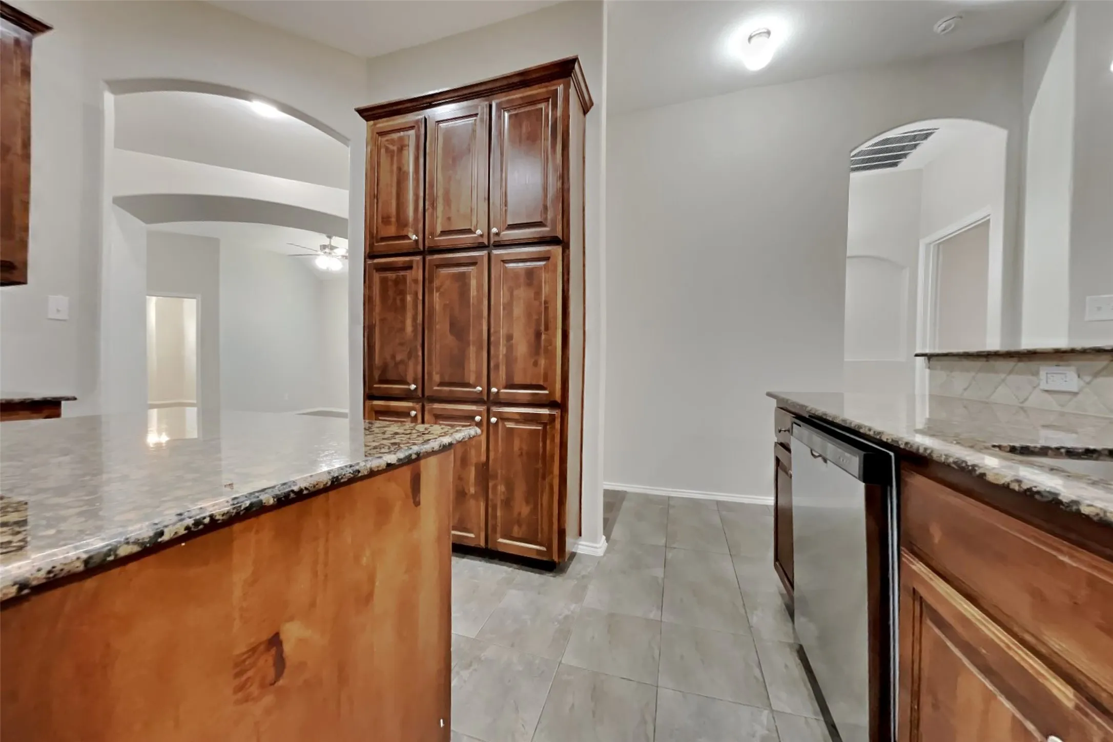 Single Family Residence For Rent in Johnson County , 1121 Hidden Lake Drive, Burleson, Texas 76028, 3 Bedroom, 2 Bathroom, 2 Garage spaces, 2,044 Sqft, built in 2012, mls#21377159, Real Estate Agent in Burleson, Homes For Rent in Johnson county, Homes For Rent in Burleson, Realtor in Burleson Texas, Real Estate Brokerage Independent Realty Texas, Luminita Cordes Realtor