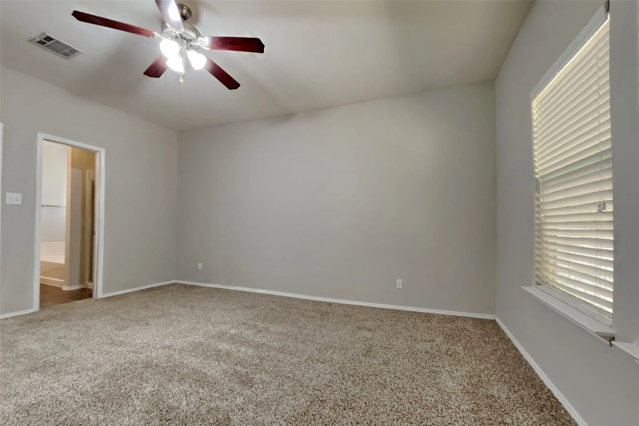 Single Family Residence For Rent in Johnson County , 1121 Hidden Lake Drive, Burleson, Texas 76028, 3 Bedroom, 2 Bathroom, 2 Garage spaces, 2,044 Sqft, built in 2012, mls#21377159, Real Estate Agent in Burleson, Homes For Rent in Johnson county, Homes For Rent in Burleson, Realtor in Burleson Texas, Real Estate Brokerage Independent Realty Texas, Luminita Cordes Realtor