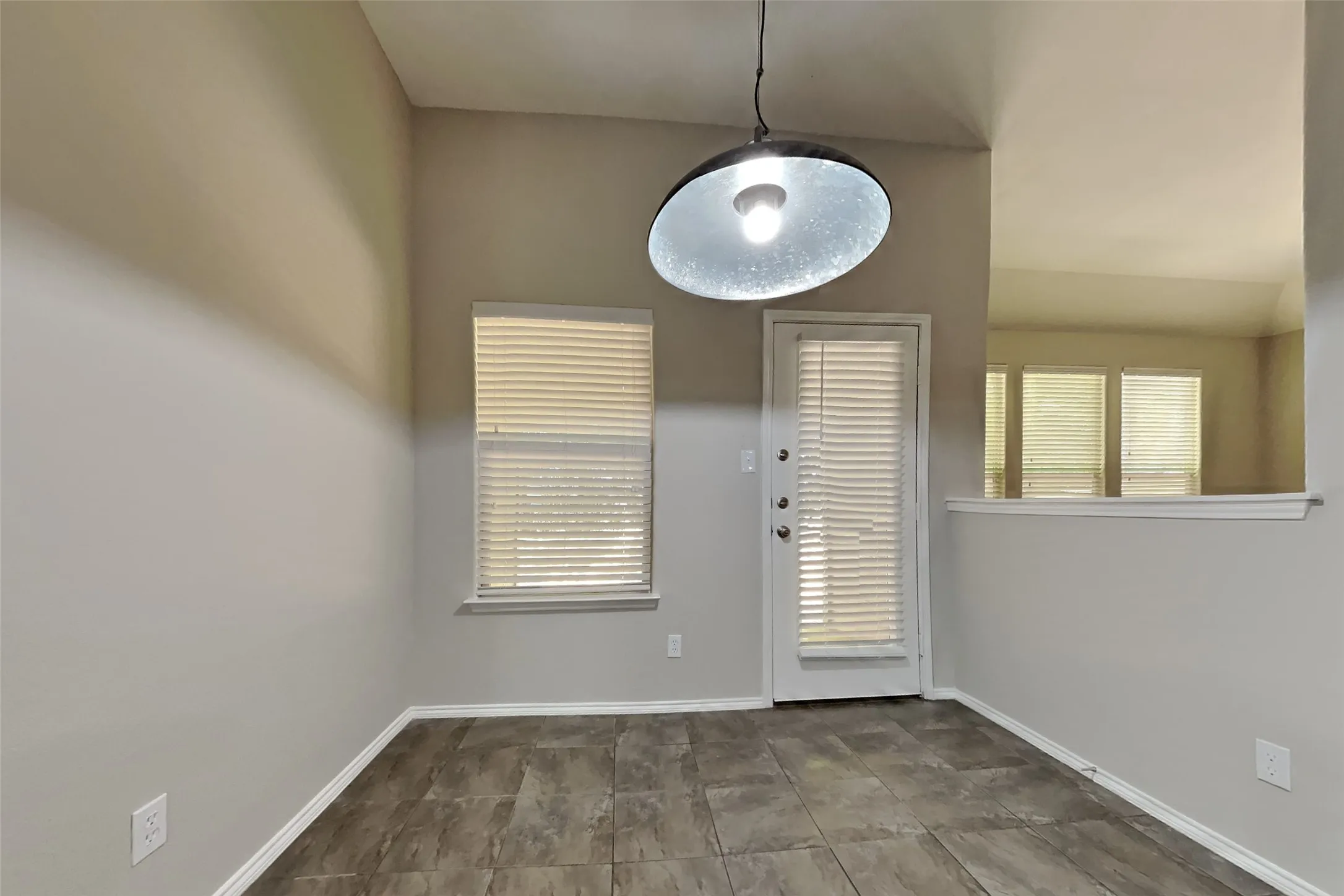 Single Family Residence For Rent in Johnson County , 1121 Hidden Lake Drive, Burleson, Texas 76028, 3 Bedroom, 2 Bathroom, 2 Garage spaces, 2,044 Sqft, built in 2012, mls#21377159, Real Estate Agent in Burleson, Homes For Rent in Johnson county, Homes For Rent in Burleson, Realtor in Burleson Texas, Real Estate Brokerage Independent Realty Texas, Luminita Cordes Realtor
