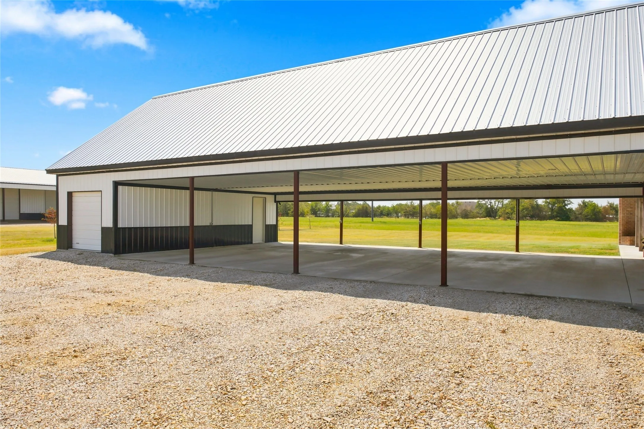 Single Family Residence For Sale in Delta County , 360 County Road 4135, Cooper, Texas 75432, 2 Bedroom, 3 Bathroom, 1 Garage spaces, 2,553 Sqft, built in 2023, mls#21375319, Real Estate Agent in Cooper, Homes For Sale in Delta county, Homes For Sale in Cooper, Realtor in Cooper Texas, Real Estate Brokerage Independent Realty Texas, Luminita Cordes Realtor