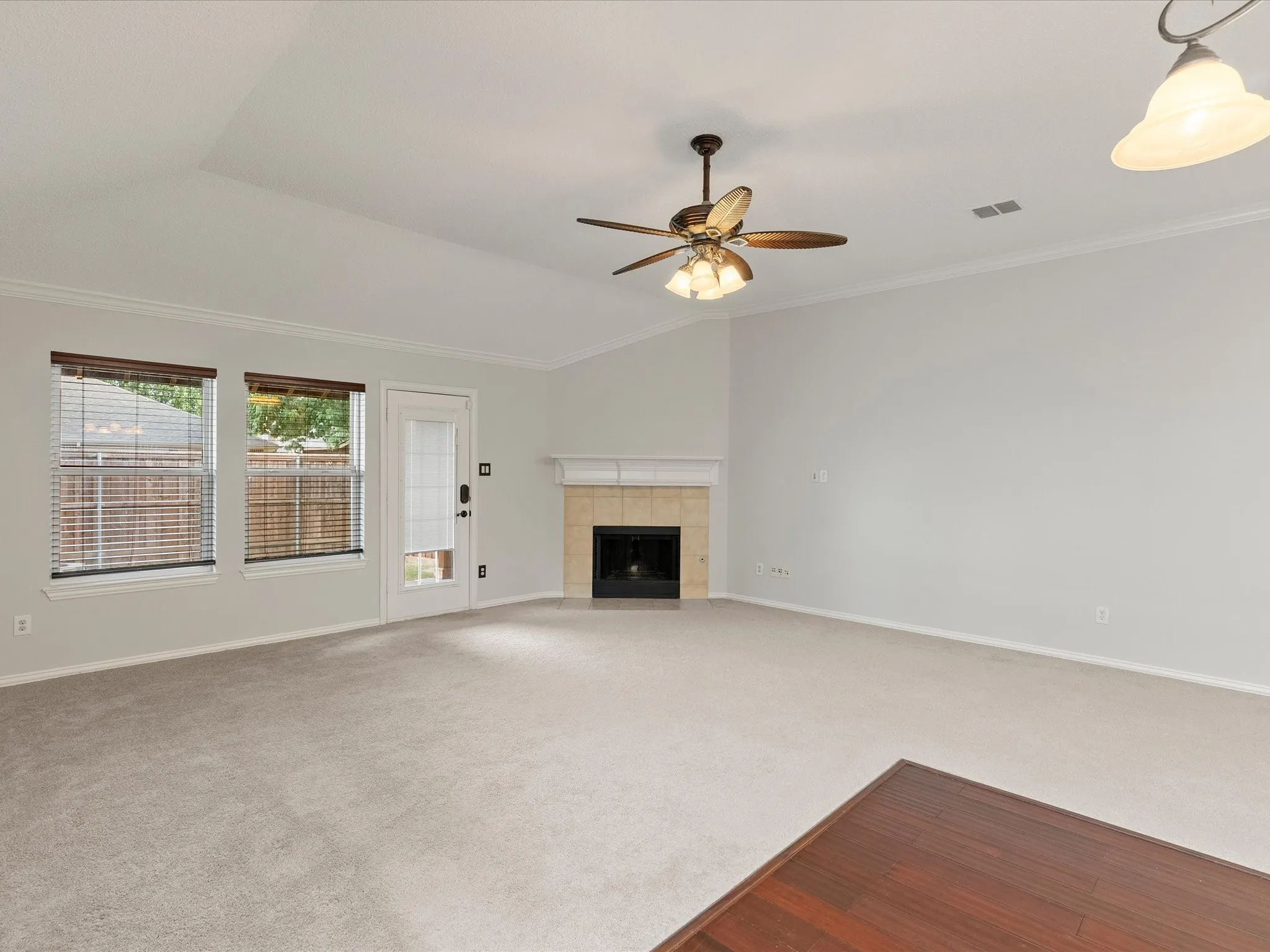 Gas fireplace