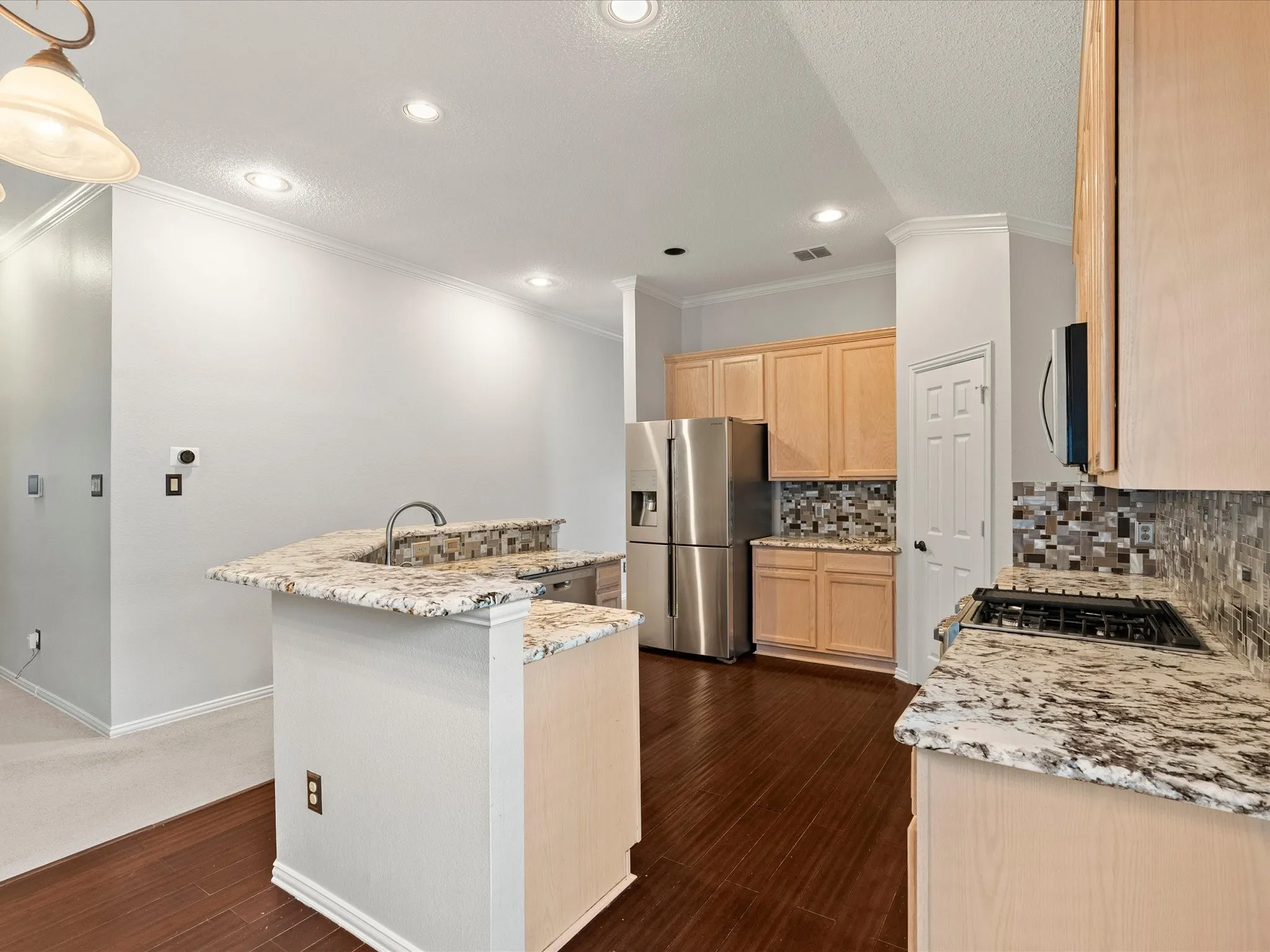 Gorgeous granite counter tops