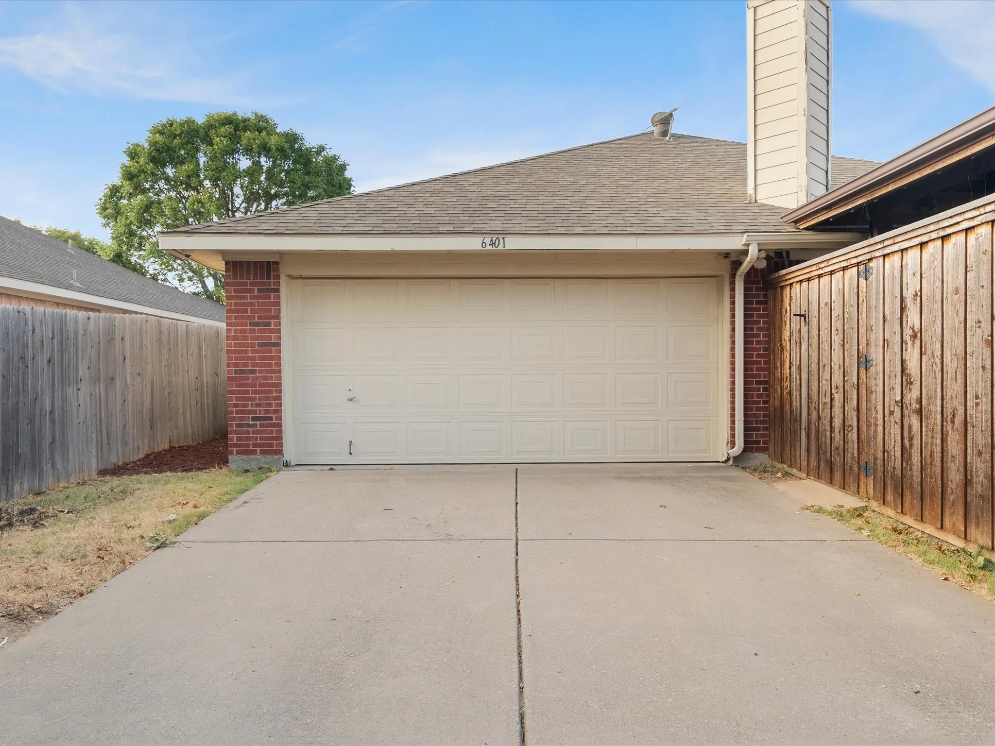 Single Family Residence For Sale in Collin County , 6401 Candletree Lane, Mc Kinney, Texas 75070, 3 Bedroom, 2 Bathroom, 2 Garage spaces, 1,955 Sqft, built in 2000, mls#21376066, Real Estate Agent in Mc Kinney, Homes For Sale in Collin county, Homes For Sale in Mc Kinney, Realtor in Mc Kinney Texas, Real Estate Brokerage Independent Realty Texas, Luminita Cordes Realtor