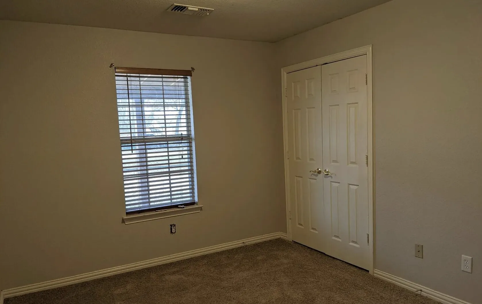 Single Family Residence For Rent in Collin County , 904 Canal Street, Mc Kinney, Texas 75069, 5 Bedroom, 2 Bathroom, Garage spaces, 2,017 Sqft, built in 2006, mls#21377183, Real Estate Agent in Mc Kinney, Homes For Rent in Collin county, Homes For Rent in Mc Kinney, Realtor in Mc Kinney Texas, Real Estate Brokerage Independent Realty Texas, Luminita Cordes Realtor