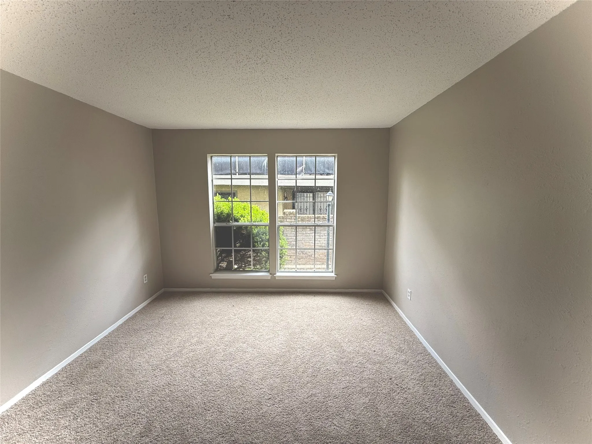 Condominium For Rent in Dallas County , 8560 Park Lane 127 Unit 29, Dallas, Texas 75231, 3 Bedroom, 2 Bathroom, Garage spaces, 1,310 Sqft, built in 1974, mls#21377185, Real Estate Agent in Dallas, Homes For Rent in Dallas county, Homes For Rent in Dallas, Realtor in Dallas Texas, Real Estate Brokerage Independent Realty Texas, Luminita Cordes Realtor