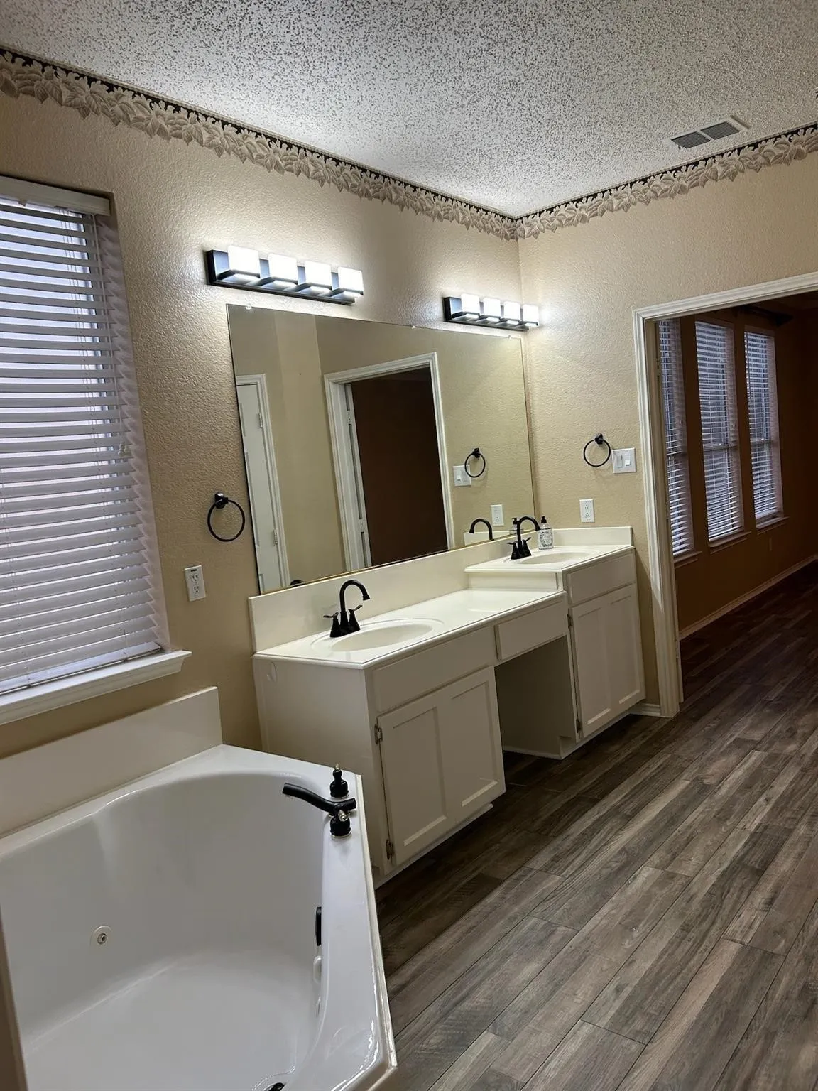 Single Family Residence For Rent in Collin County , 3604 Mason Drive, Plano, Texas 75025, 5 Bedroom, 3 Bathroom, 3 Garage spaces, 3,351 Sqft, built in 1999, mls#21346638, Real Estate Agent in Plano, Homes For Rent in Collin county, Homes For Rent in Plano, Realtor in Plano Texas, Real Estate Brokerage Independent Realty Texas, Luminita Cordes Realtor