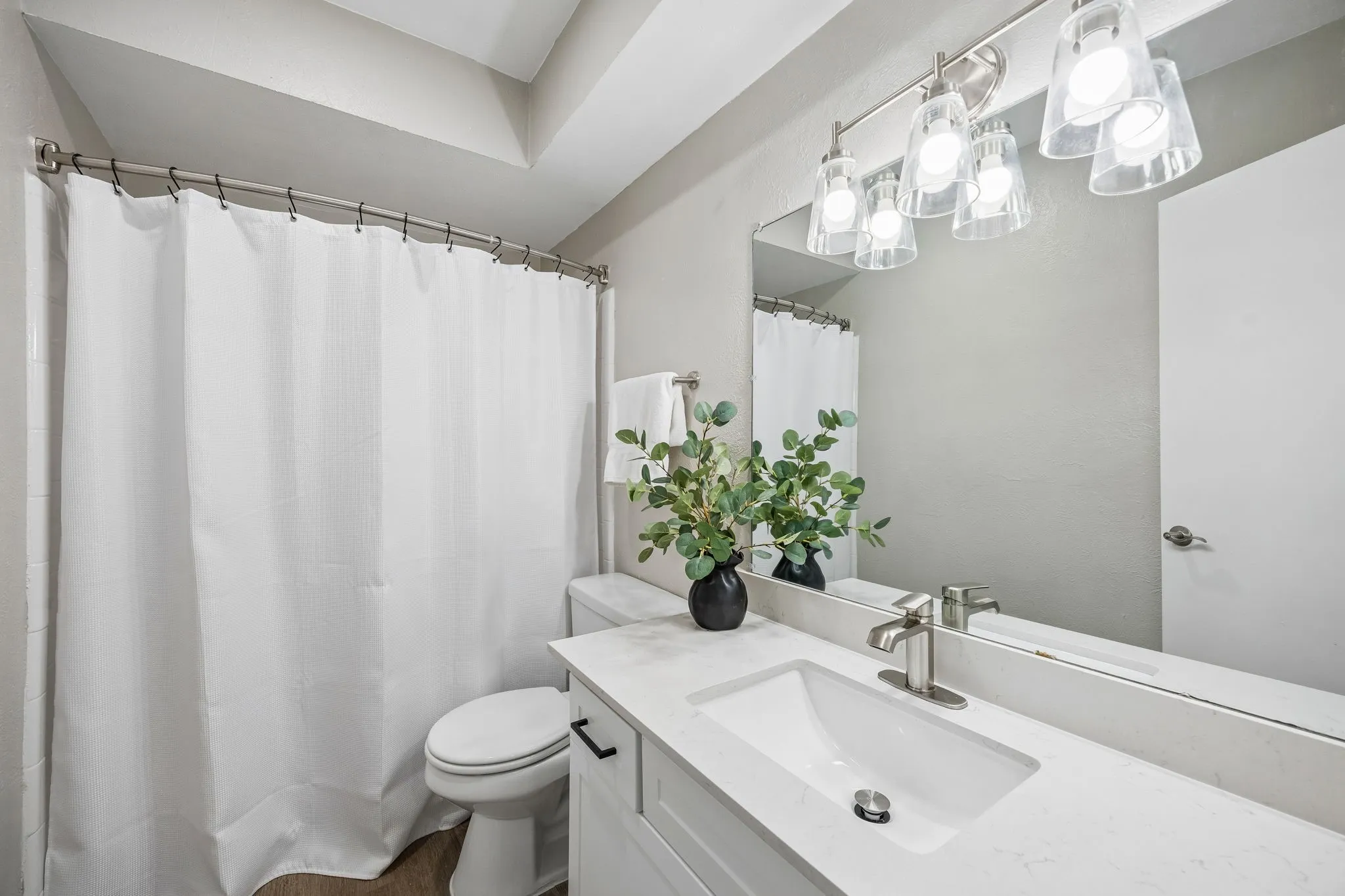 Single Family Residence For Sale in Dallas County , 15513 El Estado Drive, Dallas, Texas 75248, 6 Bedroom, 4 Bathroom, Garage spaces, 2,784 Sqft, built in 1967, mls#21375194, Real Estate Agent in Dallas, Homes For Sale in Dallas county, Homes For Sale in Dallas, Realtor in Dallas Texas, Real Estate Brokerage Independent Realty Texas, Luminita Cordes Realtor