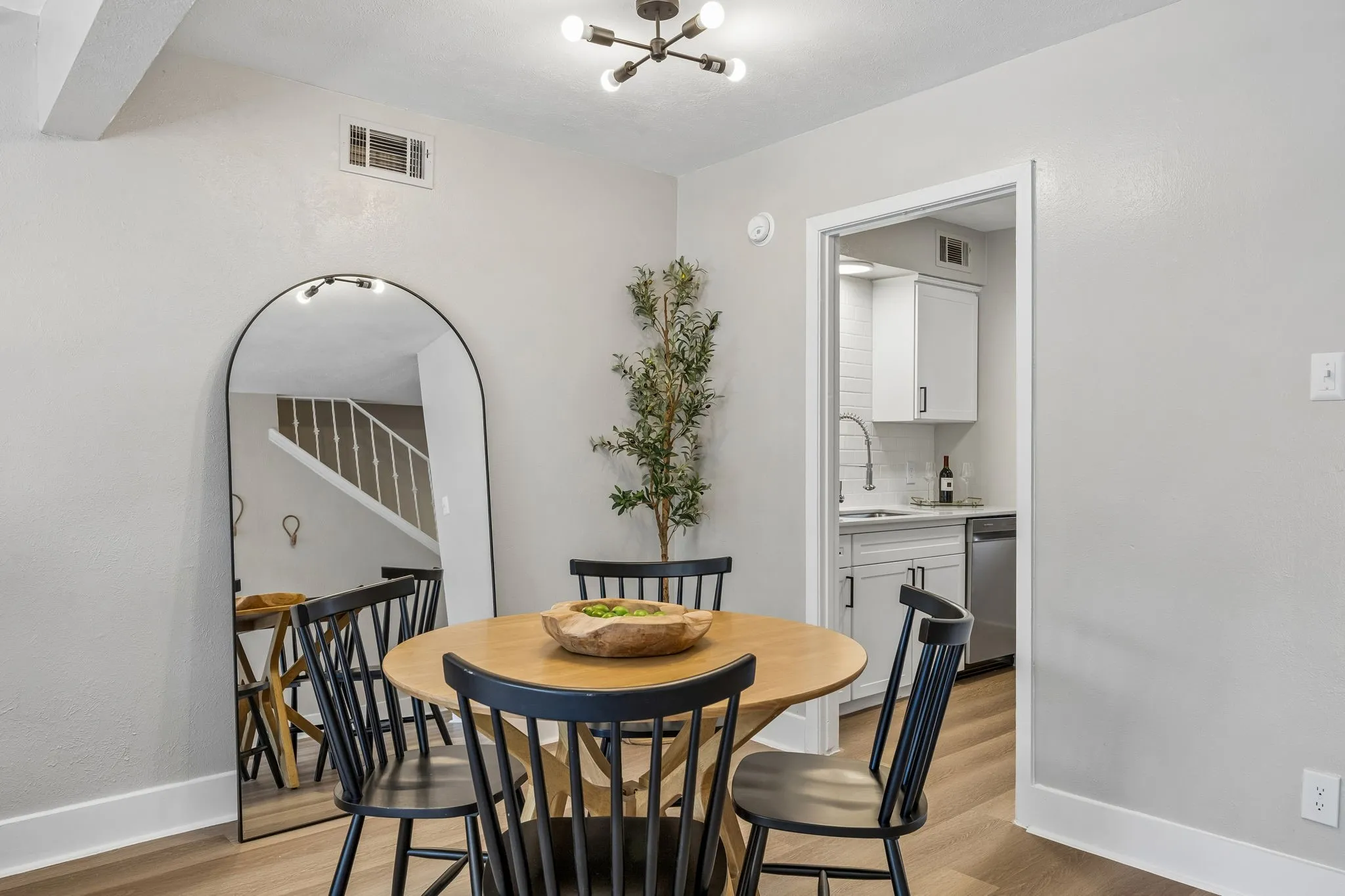 Single Family Residence For Sale in Dallas County , 15513 El Estado Drive, Dallas, Texas 75248, 6 Bedroom, 4 Bathroom, Garage spaces, 2,784 Sqft, built in 1967, mls#21375194, Real Estate Agent in Dallas, Homes For Sale in Dallas county, Homes For Sale in Dallas, Realtor in Dallas Texas, Real Estate Brokerage Independent Realty Texas, Luminita Cordes Realtor