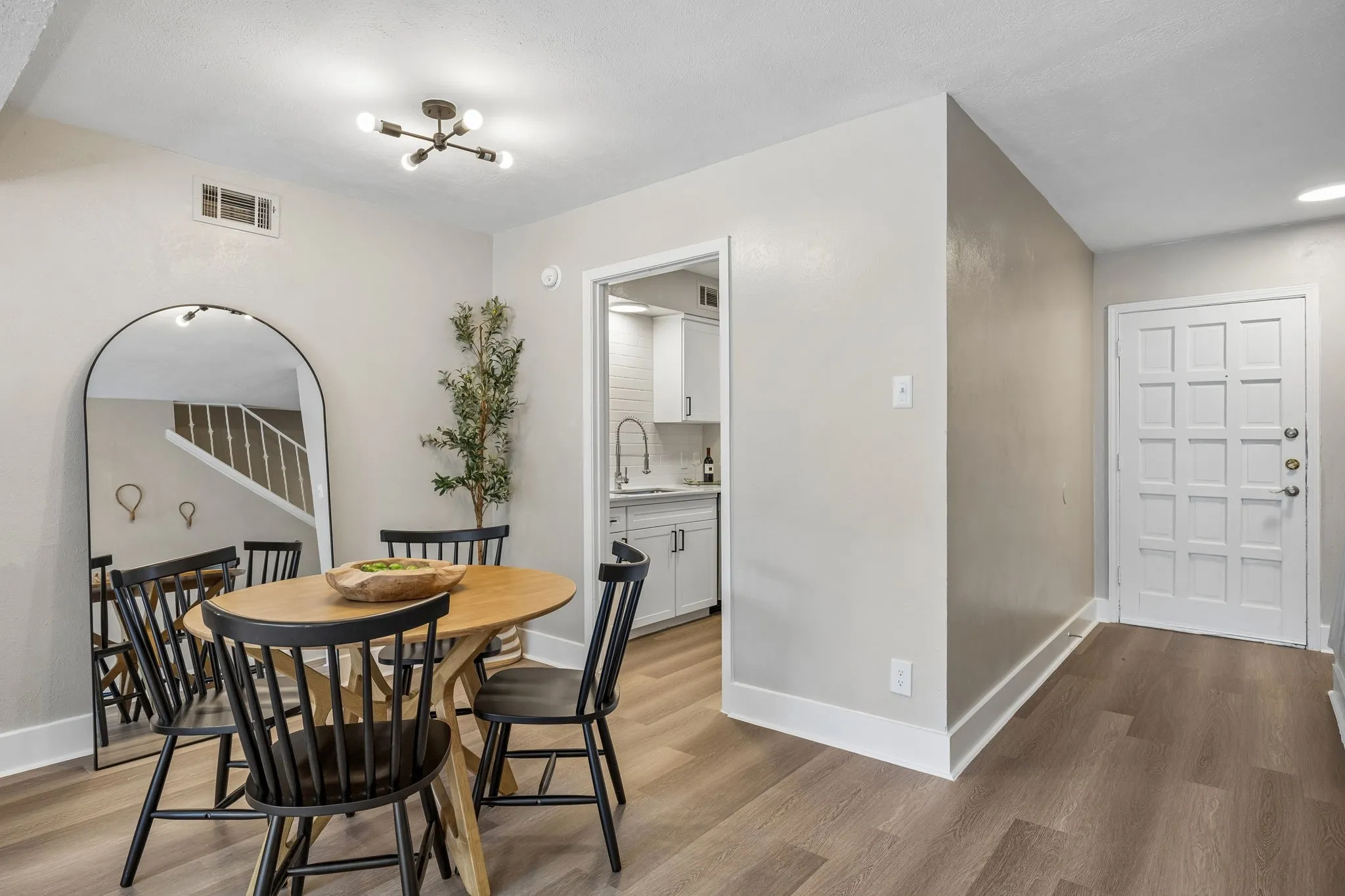 Single Family Residence For Sale in Dallas County , 15513 El Estado Drive, Dallas, Texas 75248, 6 Bedroom, 4 Bathroom, Garage spaces, 2,784 Sqft, built in 1967, mls#21375194, Real Estate Agent in Dallas, Homes For Sale in Dallas county, Homes For Sale in Dallas, Realtor in Dallas Texas, Real Estate Brokerage Independent Realty Texas, Luminita Cordes Realtor