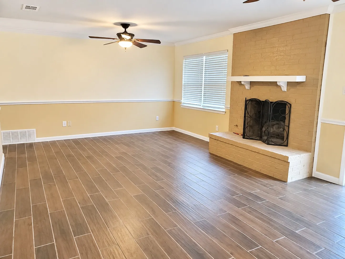 Single Family Residence For Rent in Tarrant County , 5901 Crestwood Circle, North Richland Hills, Texas 76180, 3 Bedroom, 2 Bathroom, 2 Garage spaces, 1,578 Sqft, built in 1974, mls#21377190, Real Estate Agent in North Richland Hills, Homes For Rent in Tarrant county, Homes For Rent in North Richland Hills, Realtor in North Richland Hills Texas, Real Estate Brokerage Independent Realty Texas, Luminita Cordes Realtor