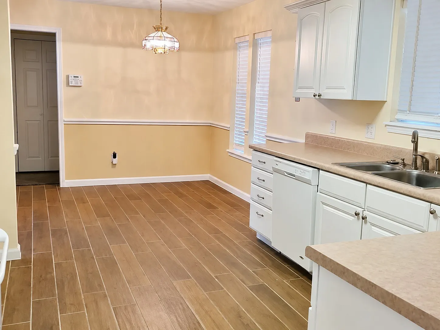 Single Family Residence For Rent in Tarrant County , 5901 Crestwood Circle, North Richland Hills, Texas 76180, 3 Bedroom, 2 Bathroom, 2 Garage spaces, 1,578 Sqft, built in 1974, mls#21377190, Real Estate Agent in North Richland Hills, Homes For Rent in Tarrant county, Homes For Rent in North Richland Hills, Realtor in North Richland Hills Texas, Real Estate Brokerage Independent Realty Texas, Luminita Cordes Realtor