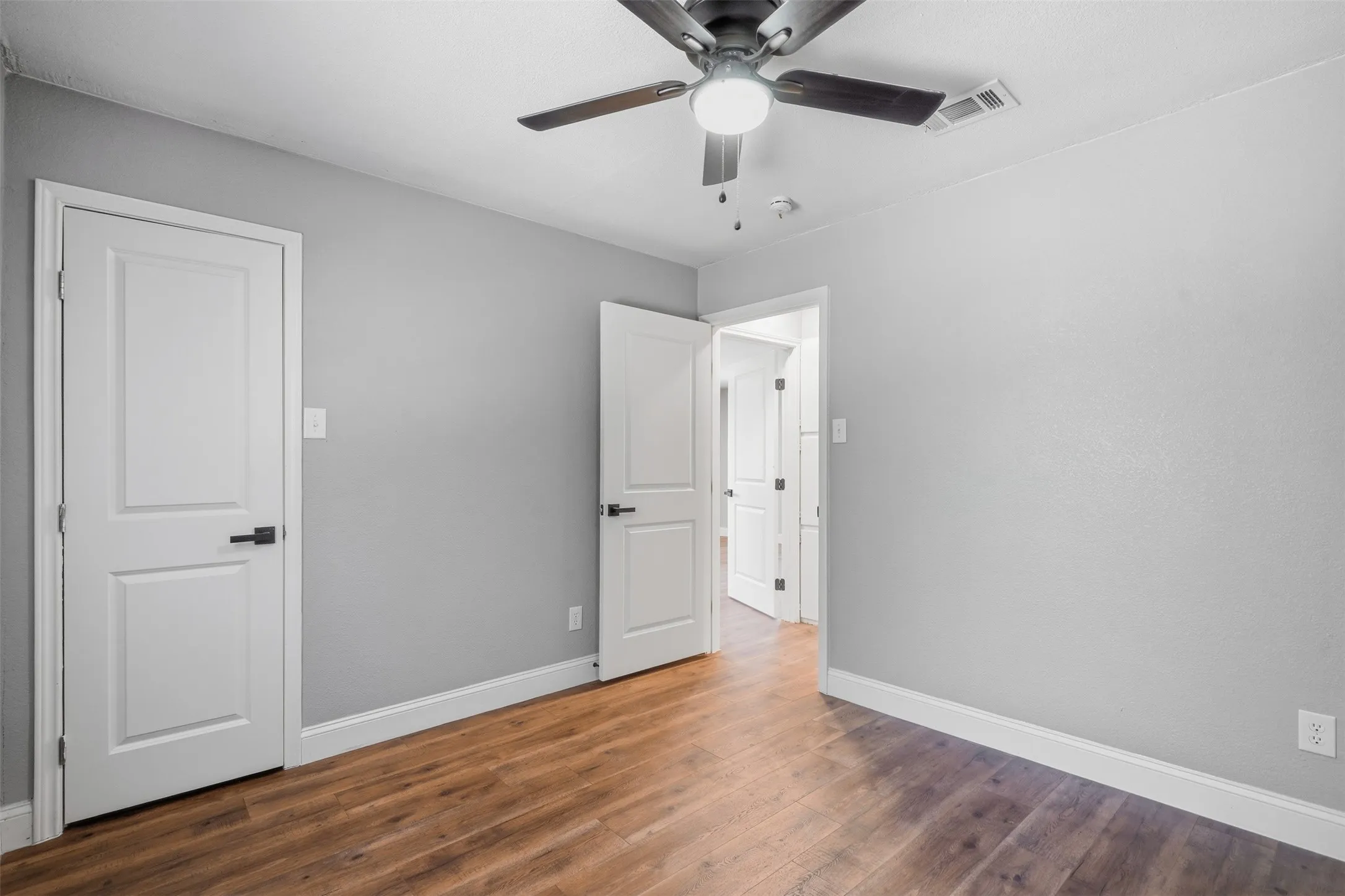 Single Family Residence For Sale in Tarrant County , 7024 Payte Lane, North Richland Hills, Texas 76182, 3 Bedroom, 2 Bathroom, Garage spaces, 1,552 Sqft, built in 1971, mls#21377085, Real Estate Agent in North Richland Hills, Homes For Sale in Tarrant county, Homes For Sale in North Richland Hills, Realtor in North Richland Hills Texas, Real Estate Brokerage Independent Realty Texas, Luminita Cordes Realtor