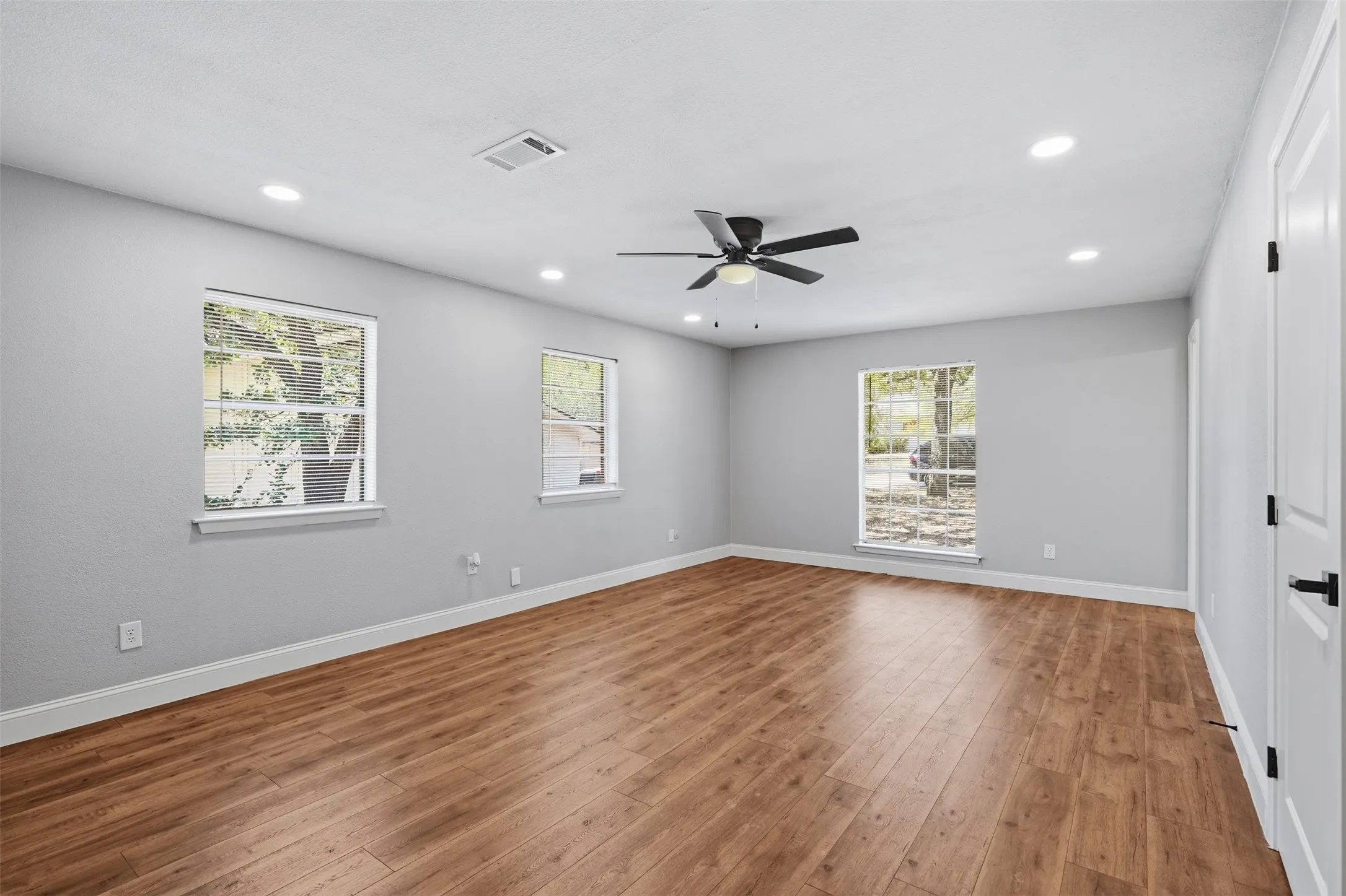 Single Family Residence For Sale in Tarrant County , 7024 Payte Lane, North Richland Hills, Texas 76182, 3 Bedroom, 2 Bathroom, Garage spaces, 1,552 Sqft, built in 1971, mls#21377085, Real Estate Agent in North Richland Hills, Homes For Sale in Tarrant county, Homes For Sale in North Richland Hills, Realtor in North Richland Hills Texas, Real Estate Brokerage Independent Realty Texas, Luminita Cordes Realtor