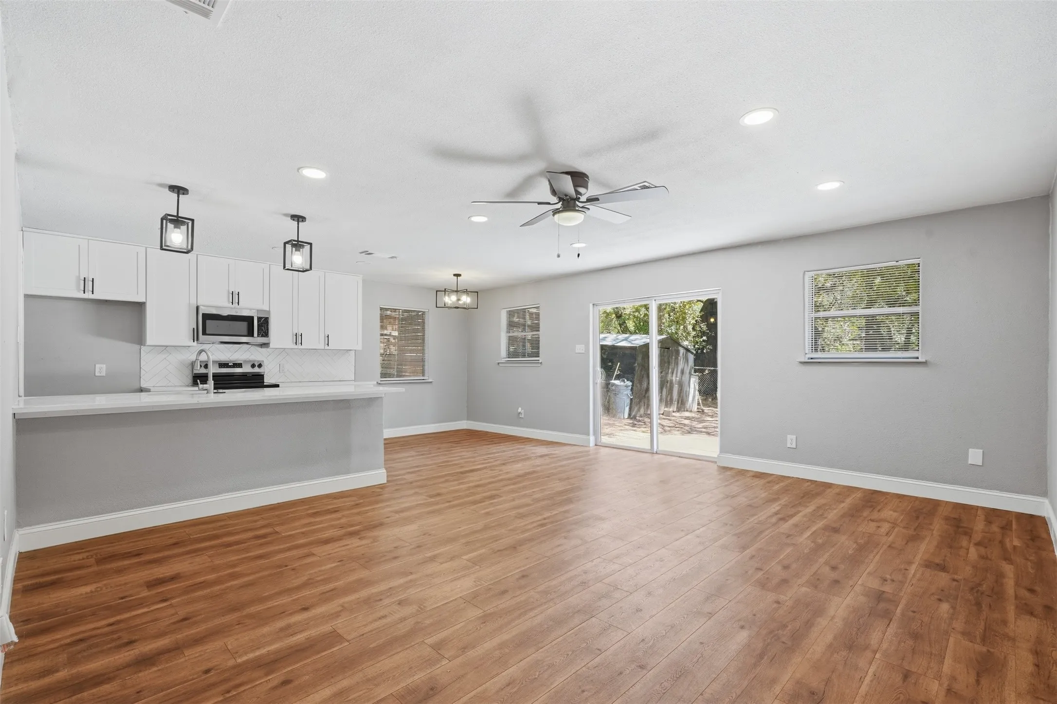 Single Family Residence For Sale in Tarrant County , 7024 Payte Lane, North Richland Hills, Texas 76182, 3 Bedroom, 2 Bathroom, Garage spaces, 1,552 Sqft, built in 1971, mls#21377085, Real Estate Agent in North Richland Hills, Homes For Sale in Tarrant county, Homes For Sale in North Richland Hills, Realtor in North Richland Hills Texas, Real Estate Brokerage Independent Realty Texas, Luminita Cordes Realtor