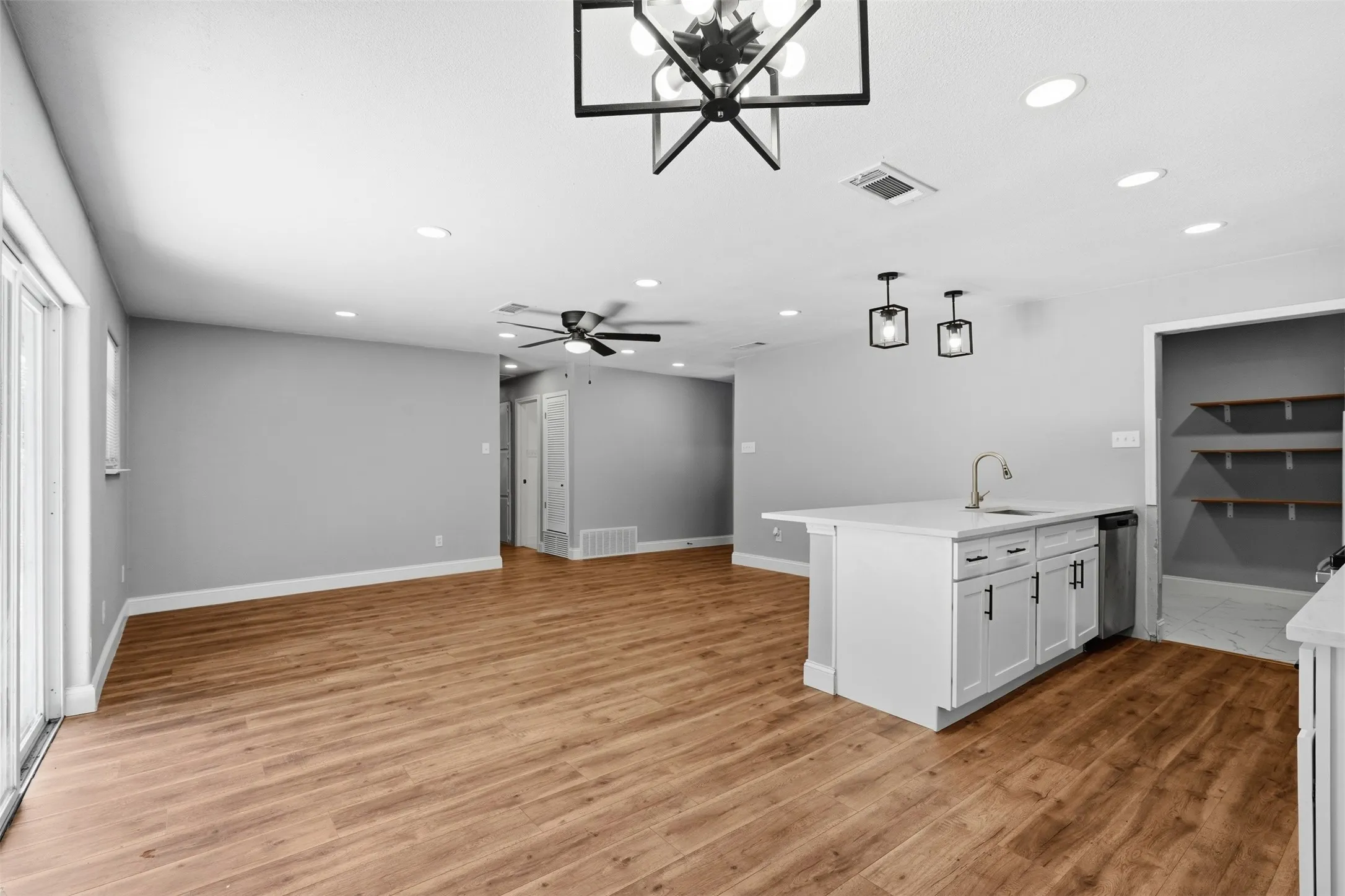 Single Family Residence For Sale in Tarrant County , 7024 Payte Lane, North Richland Hills, Texas 76182, 3 Bedroom, 2 Bathroom, Garage spaces, 1,552 Sqft, built in 1971, mls#21377085, Real Estate Agent in North Richland Hills, Homes For Sale in Tarrant county, Homes For Sale in North Richland Hills, Realtor in North Richland Hills Texas, Real Estate Brokerage Independent Realty Texas, Luminita Cordes Realtor