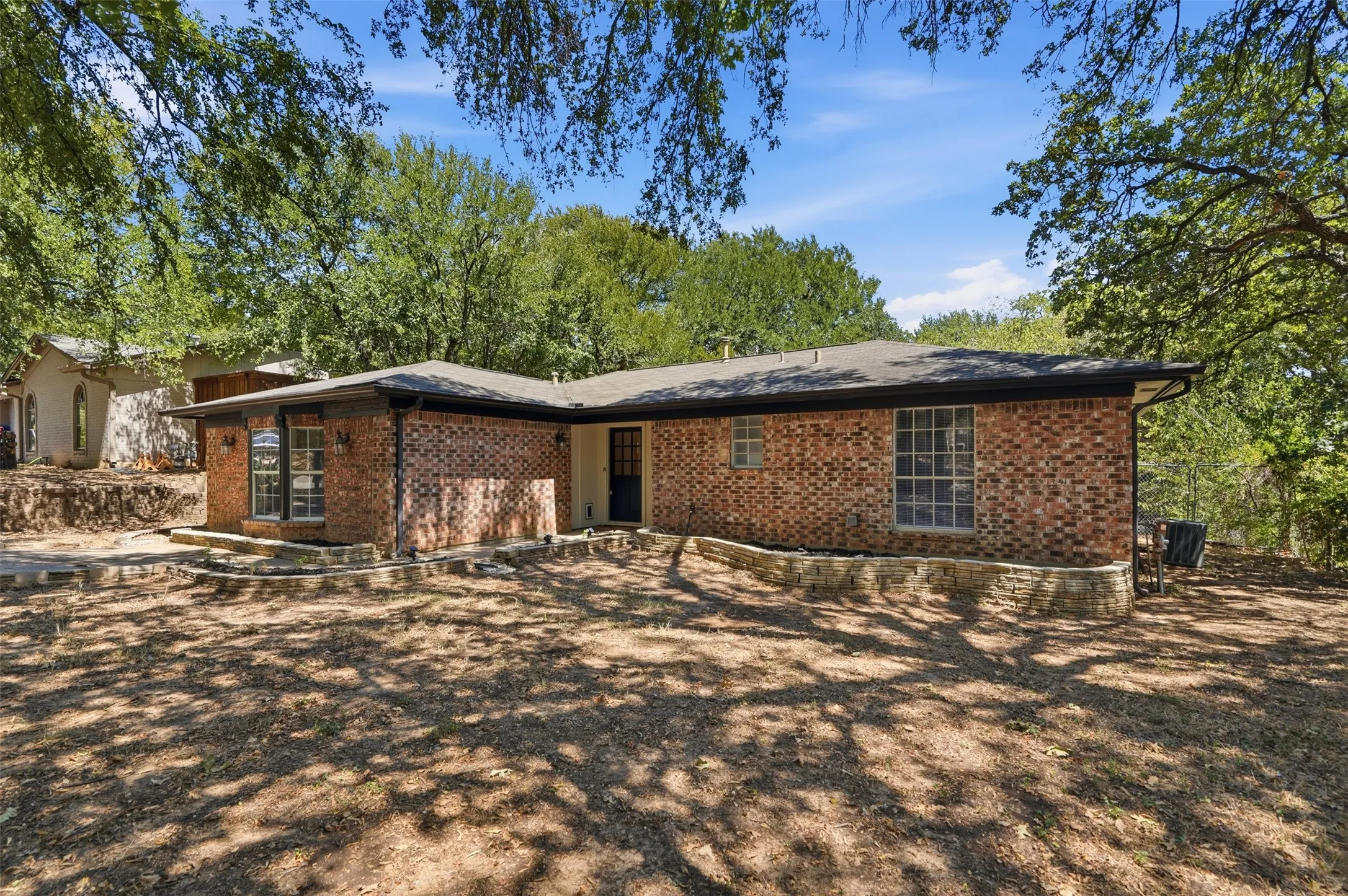 Single Family Residence For Sale in Tarrant County , 7024 Payte Lane, North Richland Hills, Texas 76182, 3 Bedroom, 2 Bathroom, Garage spaces, 1,552 Sqft, built in 1971, mls#21377085, Real Estate Agent in North Richland Hills, Homes For Sale in Tarrant county, Homes For Sale in North Richland Hills, Realtor in North Richland Hills Texas, Real Estate Brokerage Independent Realty Texas, Luminita Cordes Realtor