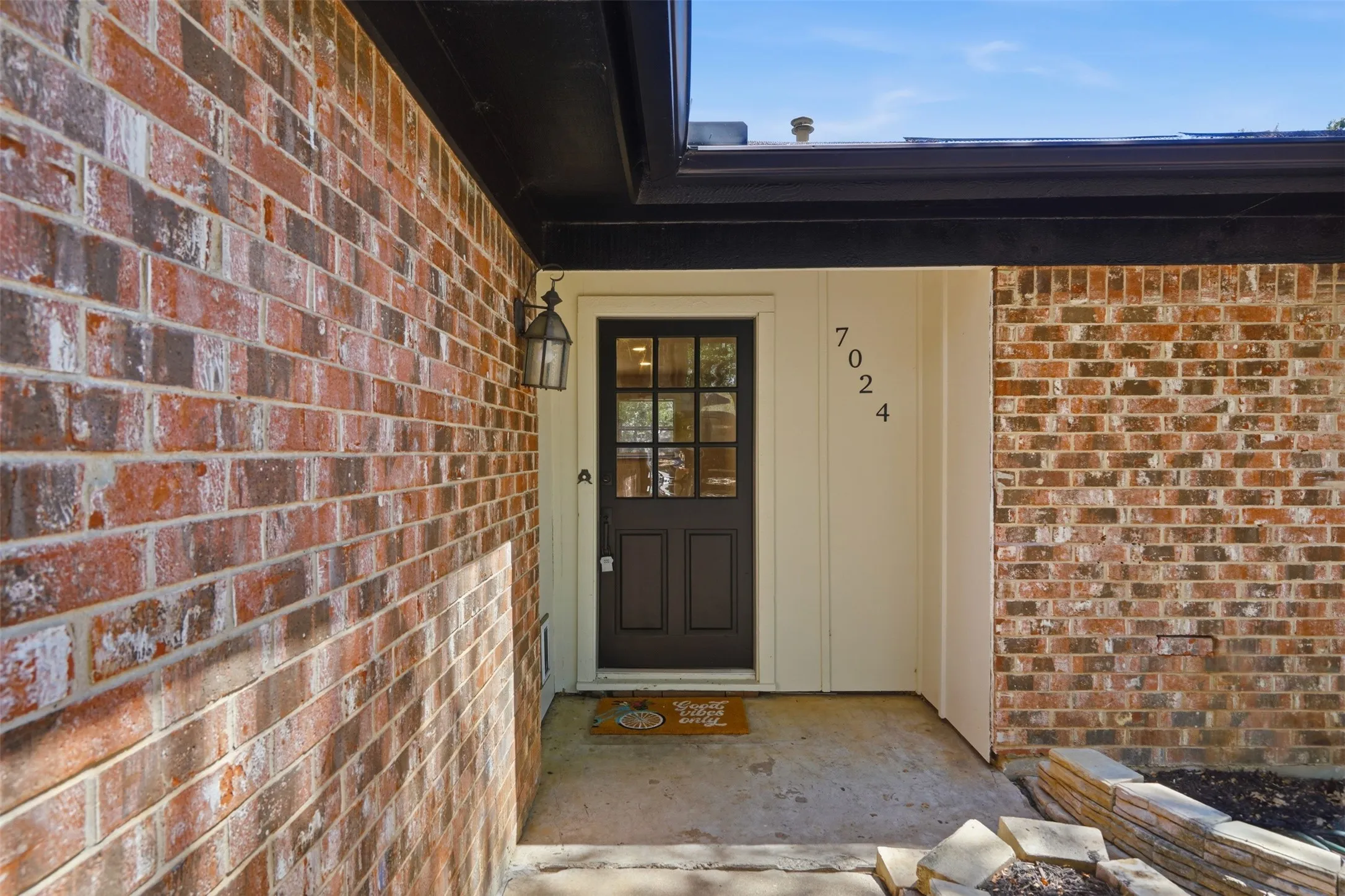 Single Family Residence For Sale in Tarrant County , 7024 Payte Lane, North Richland Hills, Texas 76182, 3 Bedroom, 2 Bathroom, Garage spaces, 1,552 Sqft, built in 1971, mls#21377085, Real Estate Agent in North Richland Hills, Homes For Sale in Tarrant county, Homes For Sale in North Richland Hills, Realtor in North Richland Hills Texas, Real Estate Brokerage Independent Realty Texas, Luminita Cordes Realtor