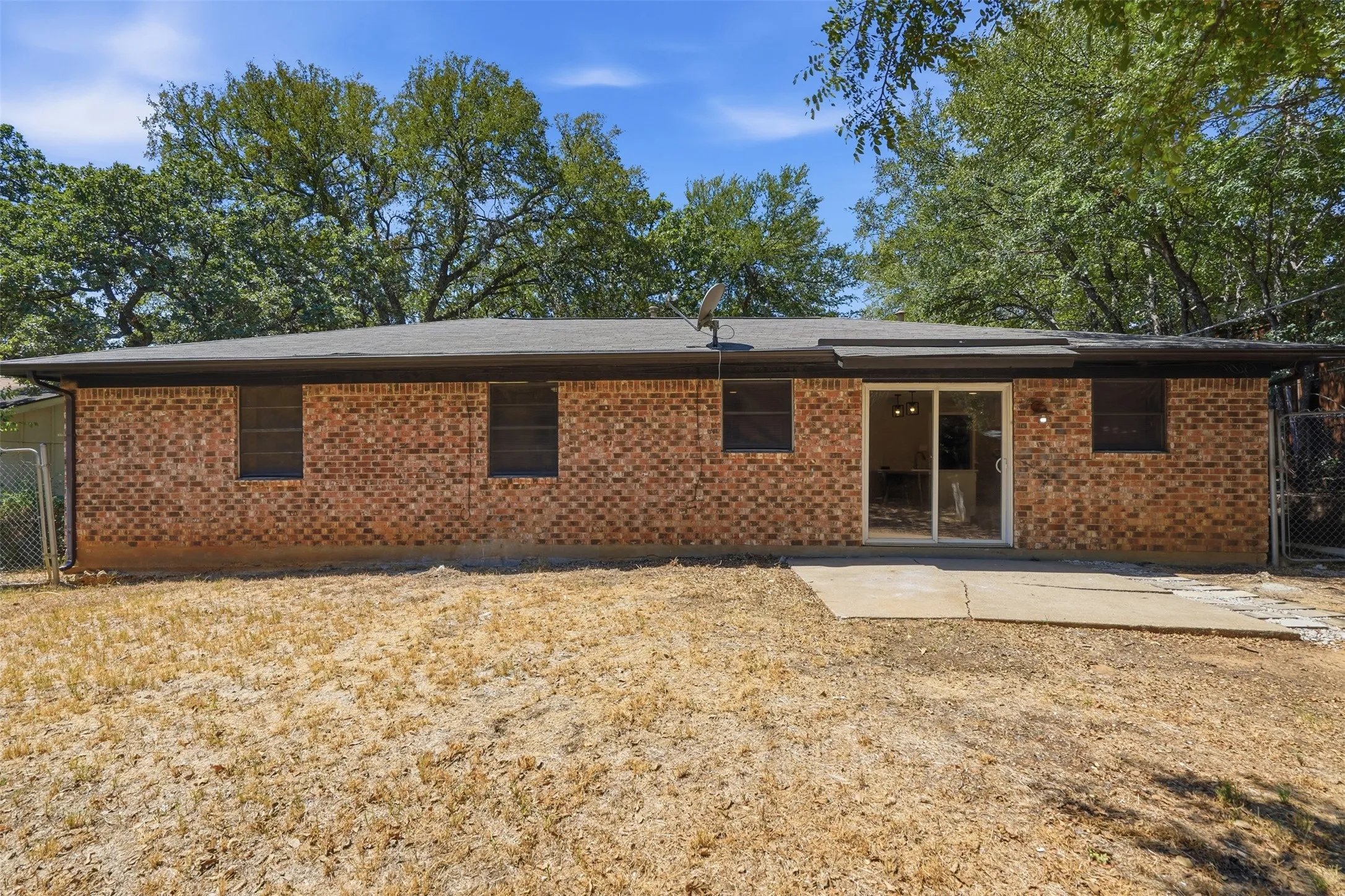 Single Family Residence For Sale in Tarrant County , 7024 Payte Lane, North Richland Hills, Texas 76182, 3 Bedroom, 2 Bathroom, Garage spaces, 1,552 Sqft, built in 1971, mls#21377085, Real Estate Agent in North Richland Hills, Homes For Sale in Tarrant county, Homes For Sale in North Richland Hills, Realtor in North Richland Hills Texas, Real Estate Brokerage Independent Realty Texas, Luminita Cordes Realtor