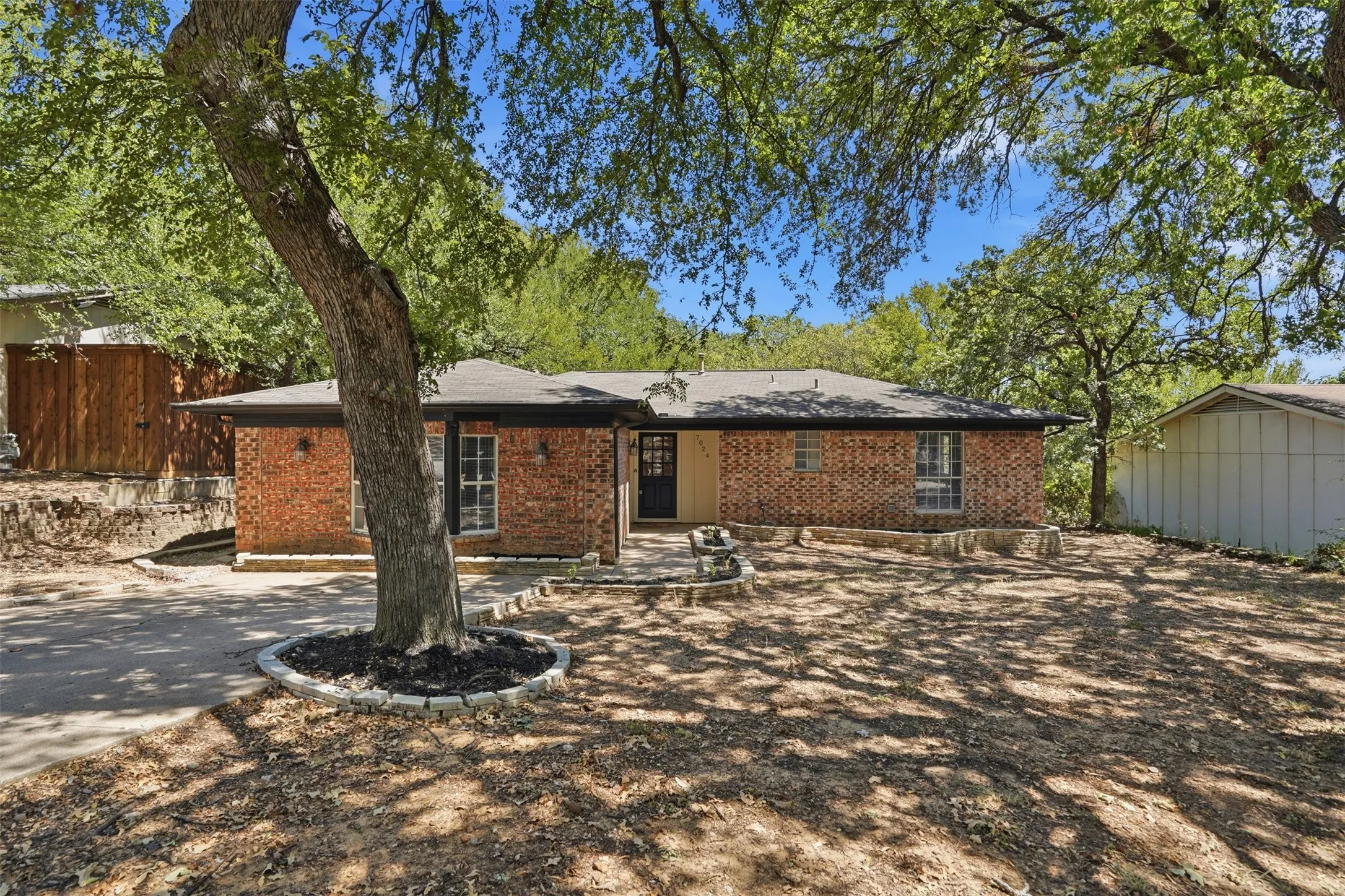 Single Family Residence For Sale in Tarrant County , 7024 Payte Lane, North Richland Hills, Texas 76182, 3 Bedroom, 2 Bathroom, Garage spaces, 1,552 Sqft, built in 1971, mls#21377085, Real Estate Agent in North Richland Hills, Homes For Sale in Tarrant county, Homes For Sale in North Richland Hills, Realtor in North Richland Hills Texas, Real Estate Brokerage Independent Realty Texas, Luminita Cordes Realtor