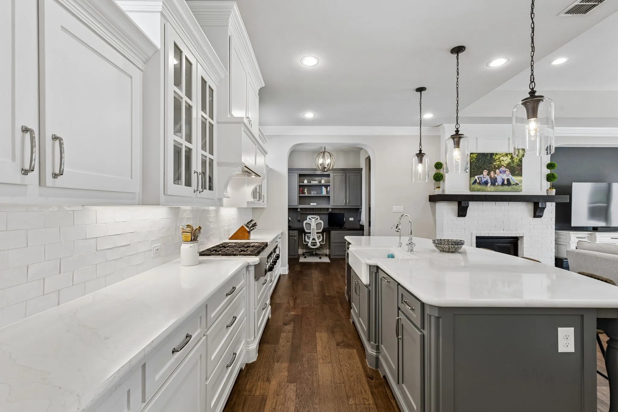Single Family Residence For Sale in Parker County , 1828 Quiet Oak Place, Fort Worth, Texas 76008, 3 Bedroom, 4 Bathroom, 2 Garage spaces, 3,059 Sqft, built in 2018, mls#21373836, Real Estate Agent in Fort Worth, Homes For Sale in Parker county, Homes For Sale in Fort Worth, Realtor in Fort Worth Texas, Real Estate Brokerage Independent Realty Texas, Luminita Cordes Realtor
