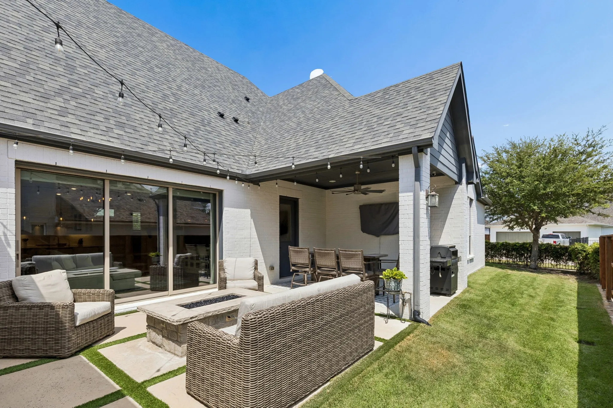 Single Family Residence For Sale in Parker County , 1828 Quiet Oak Place, Fort Worth, Texas 76008, 3 Bedroom, 4 Bathroom, 2 Garage spaces, 3,059 Sqft, built in 2018, mls#21373836, Real Estate Agent in Fort Worth, Homes For Sale in Parker county, Homes For Sale in Fort Worth, Realtor in Fort Worth Texas, Real Estate Brokerage Independent Realty Texas, Luminita Cordes Realtor