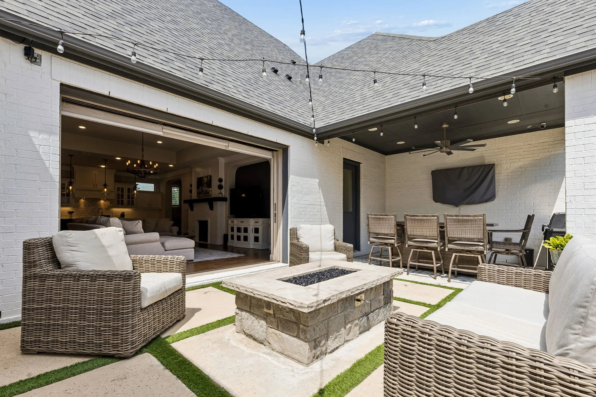Single Family Residence For Sale in Parker County , 1828 Quiet Oak Place, Fort Worth, Texas 76008, 3 Bedroom, 4 Bathroom, 2 Garage spaces, 3,059 Sqft, built in 2018, mls#21373836, Real Estate Agent in Fort Worth, Homes For Sale in Parker county, Homes For Sale in Fort Worth, Realtor in Fort Worth Texas, Real Estate Brokerage Independent Realty Texas, Luminita Cordes Realtor