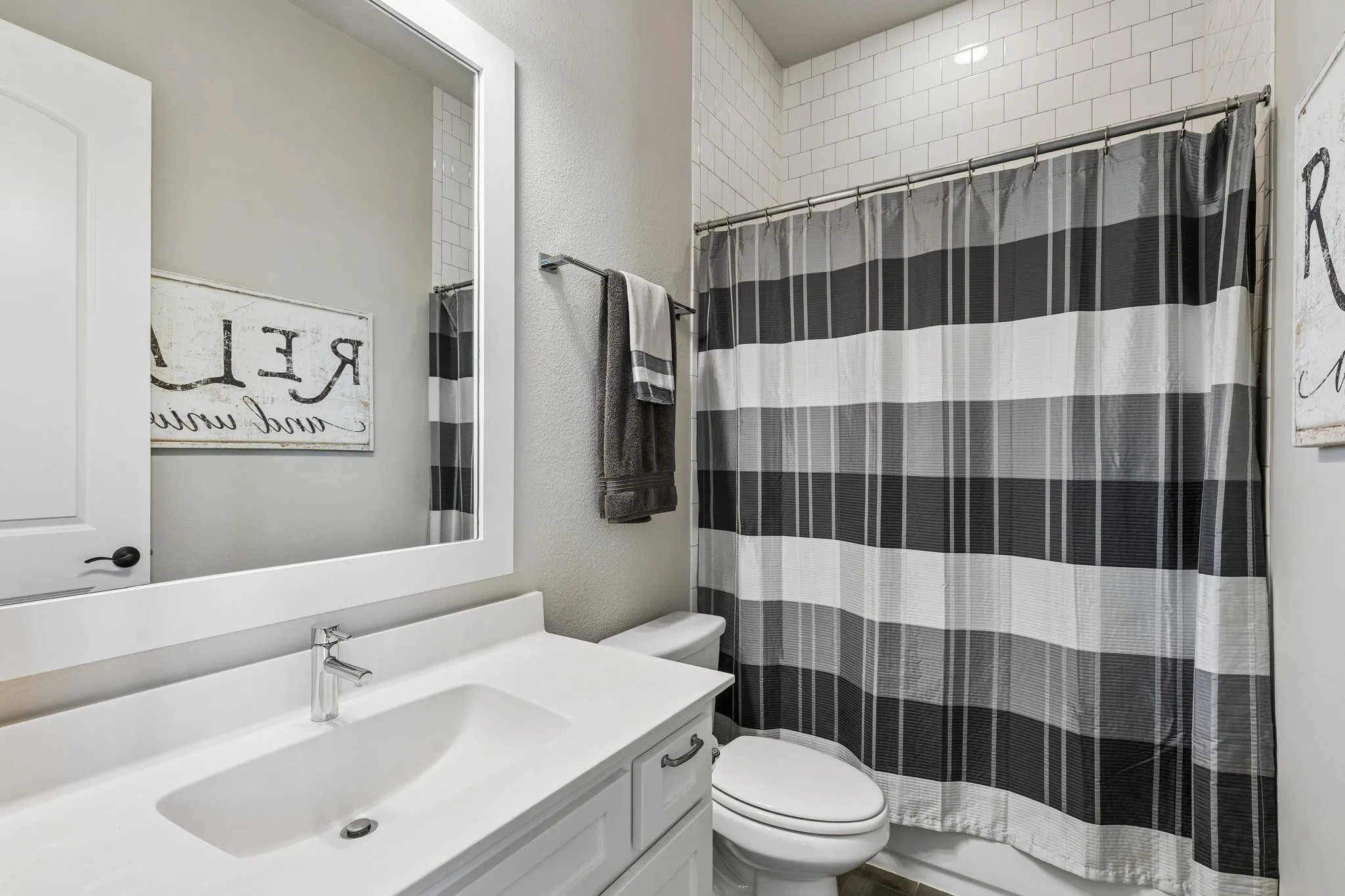 Single Family Residence For Sale in Parker County , 1828 Quiet Oak Place, Fort Worth, Texas 76008, 3 Bedroom, 4 Bathroom, 2 Garage spaces, 3,059 Sqft, built in 2018, mls#21373836, Real Estate Agent in Fort Worth, Homes For Sale in Parker county, Homes For Sale in Fort Worth, Realtor in Fort Worth Texas, Real Estate Brokerage Independent Realty Texas, Luminita Cordes Realtor