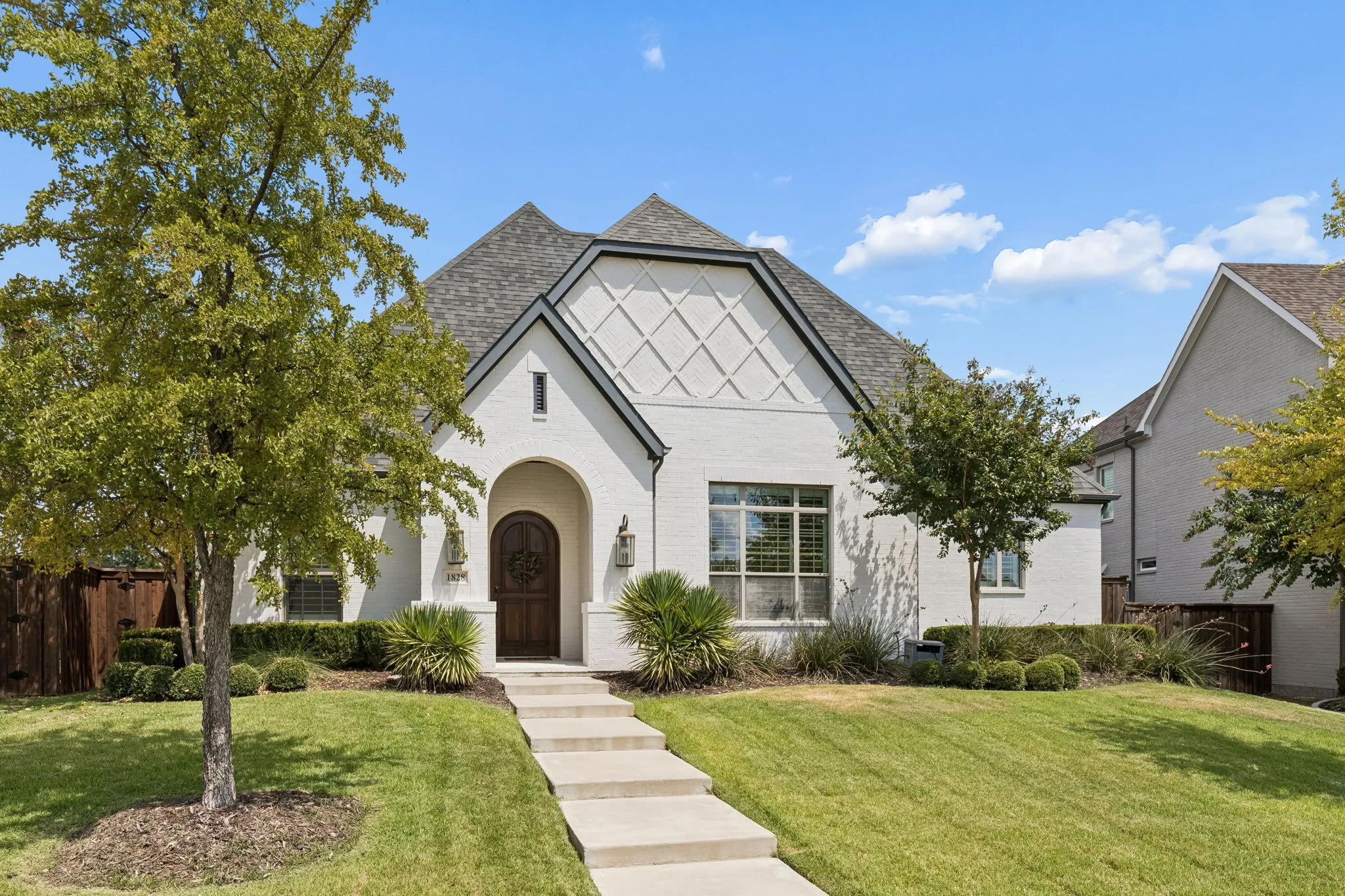 Single Family Residence For Sale in Parker County , 1828 Quiet Oak Place, Fort Worth, Texas 76008, 3 Bedroom, 4 Bathroom, 2 Garage spaces, 3,059 Sqft, built in 2018, mls#21373836, Real Estate Agent in Fort Worth, Homes For Sale in Parker county, Homes For Sale in Fort Worth, Realtor in Fort Worth Texas, Real Estate Brokerage Independent Realty Texas, Luminita Cordes Realtor