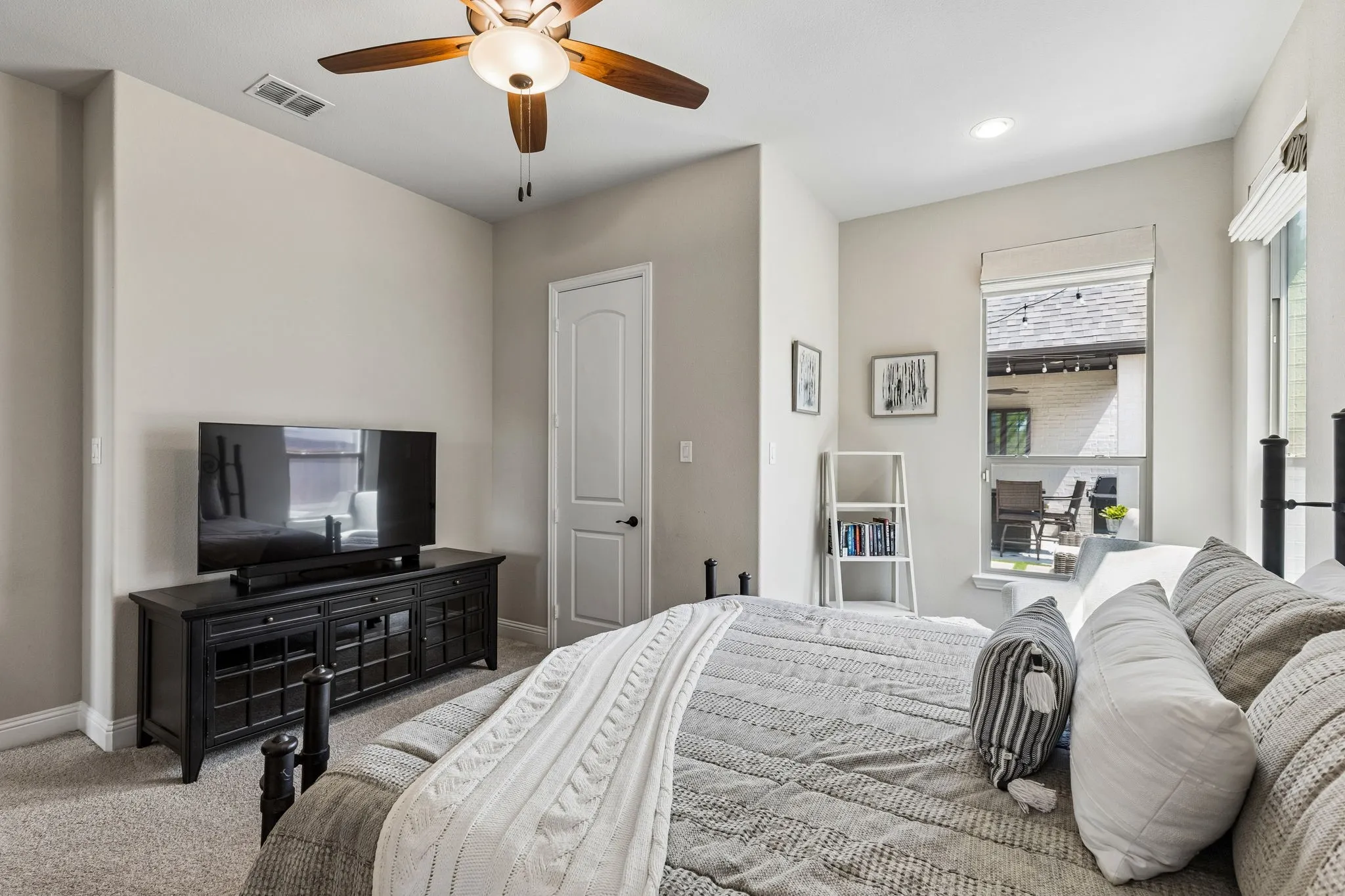 Single Family Residence For Sale in Parker County , 1828 Quiet Oak Place, Fort Worth, Texas 76008, 3 Bedroom, 4 Bathroom, 2 Garage spaces, 3,059 Sqft, built in 2018, mls#21373836, Real Estate Agent in Fort Worth, Homes For Sale in Parker county, Homes For Sale in Fort Worth, Realtor in Fort Worth Texas, Real Estate Brokerage Independent Realty Texas, Luminita Cordes Realtor
