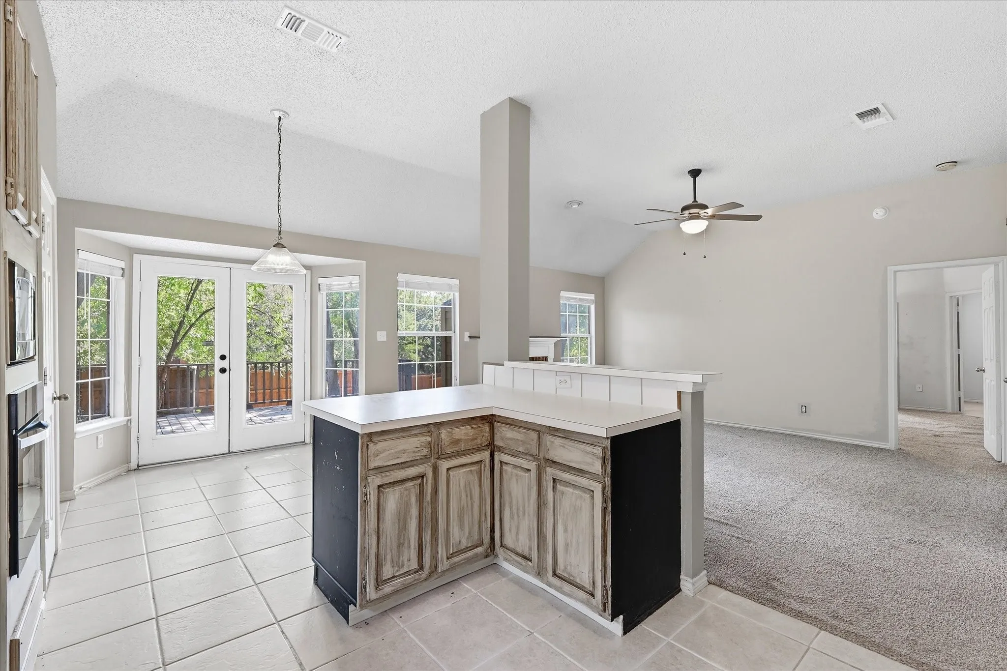 Single Family Residence For Sale in Denton County , 2631 Creekside Way, Highland Village, Texas 75077, 4 Bedroom, 2 Bathroom, 2 Garage spaces, 2,100 Sqft, built in 1989, mls#21376520, Real Estate Agent in Highland Village, Homes For Sale in Denton county, Homes For Sale in Highland Village, Realtor in Highland Village Texas, Real Estate Brokerage Independent Realty Texas, Luminita Cordes Realtor