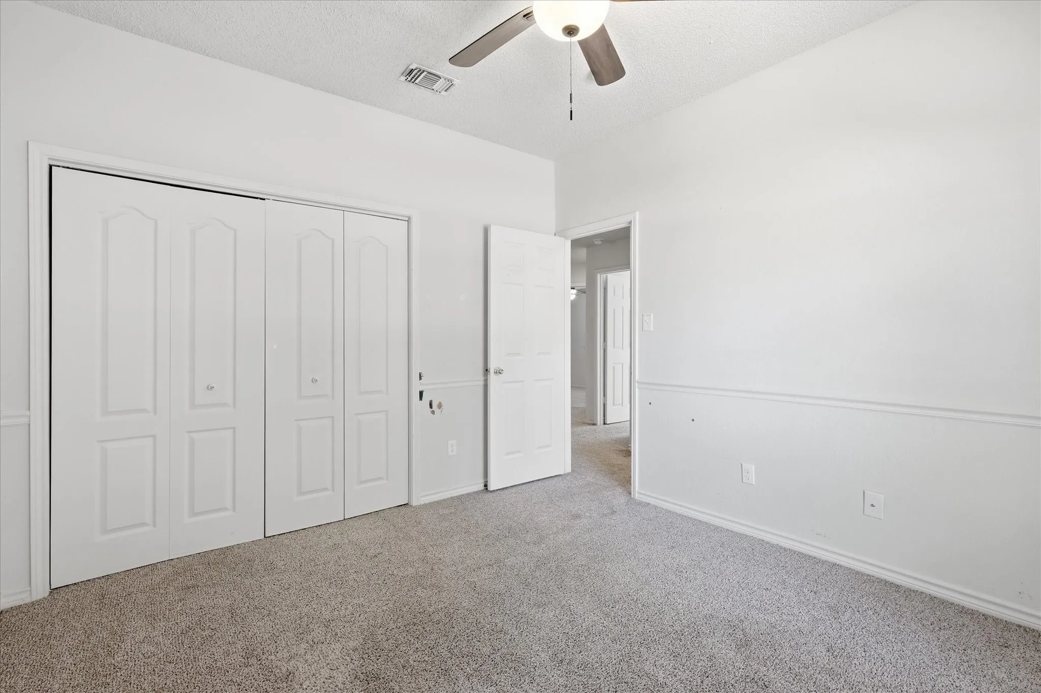 Single Family Residence For Sale in Denton County , 2631 Creekside Way, Highland Village, Texas 75077, 4 Bedroom, 2 Bathroom, 2 Garage spaces, 2,100 Sqft, built in 1989, mls#21376520, Real Estate Agent in Highland Village, Homes For Sale in Denton county, Homes For Sale in Highland Village, Realtor in Highland Village Texas, Real Estate Brokerage Independent Realty Texas, Luminita Cordes Realtor