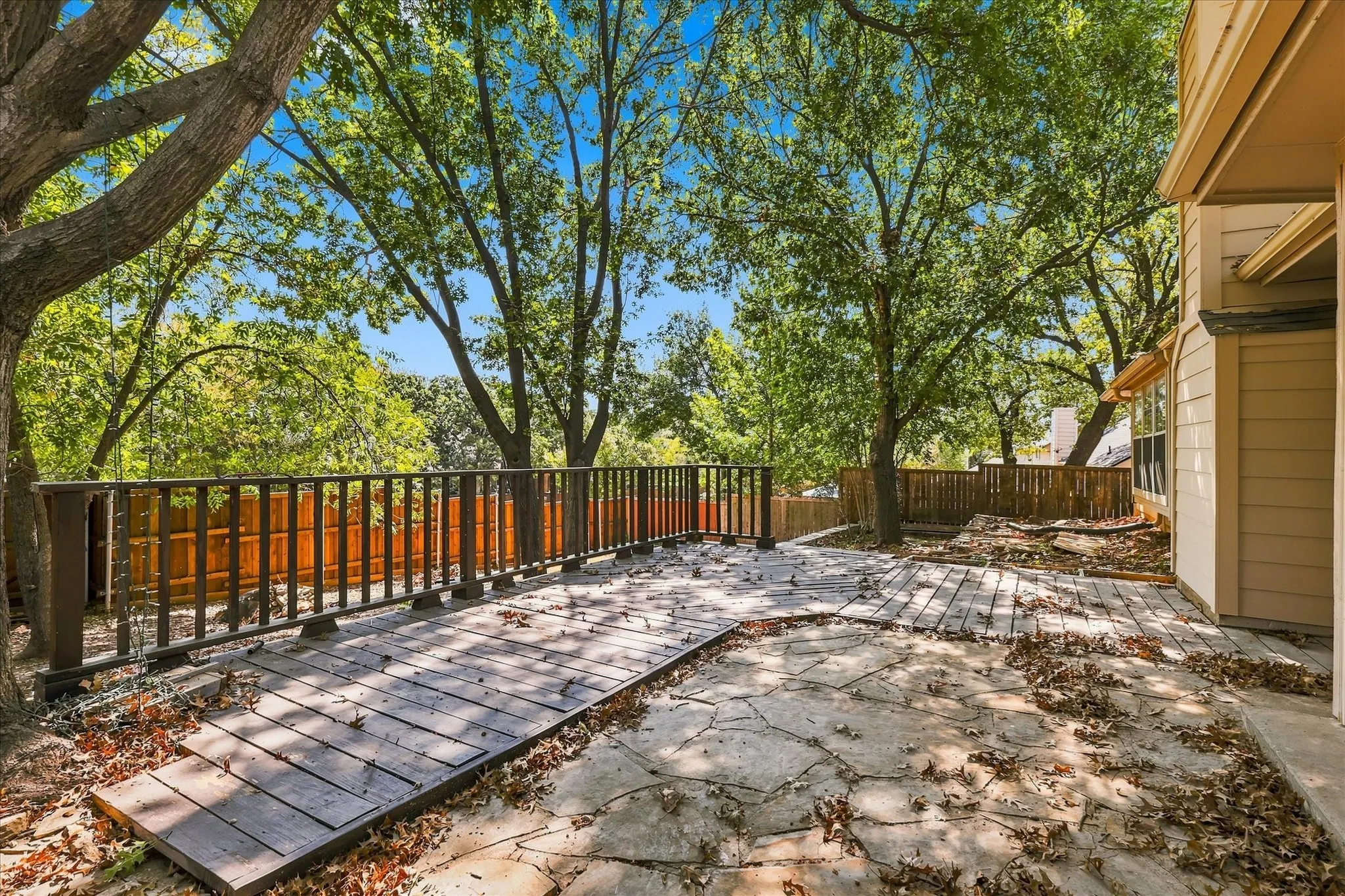 Single Family Residence For Sale in Denton County , 2631 Creekside Way, Highland Village, Texas 75077, 4 Bedroom, 2 Bathroom, 2 Garage spaces, 2,100 Sqft, built in 1989, mls#21376520, Real Estate Agent in Highland Village, Homes For Sale in Denton county, Homes For Sale in Highland Village, Realtor in Highland Village Texas, Real Estate Brokerage Independent Realty Texas, Luminita Cordes Realtor