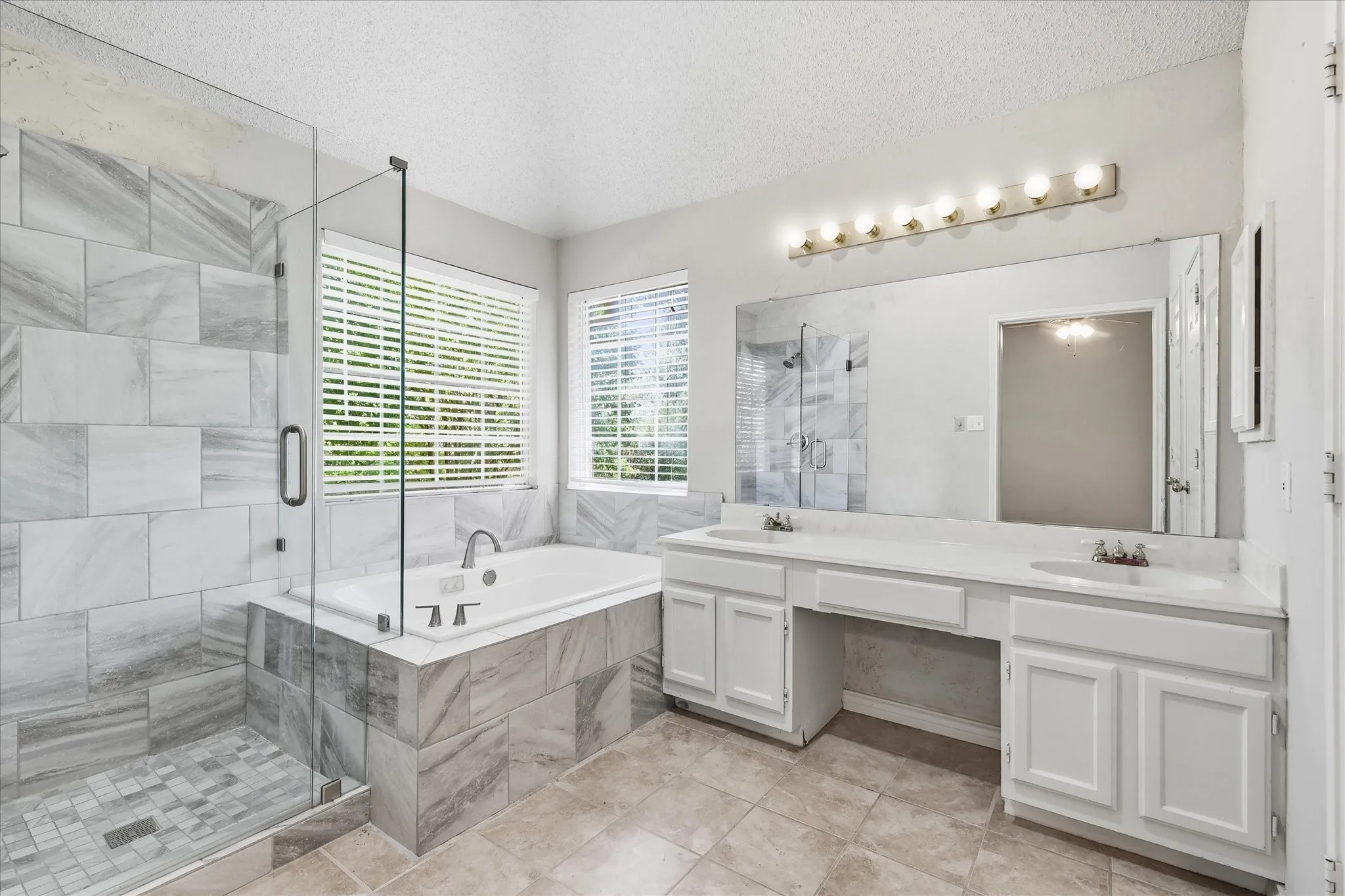 Single Family Residence For Sale in Denton County , 2631 Creekside Way, Highland Village, Texas 75077, 4 Bedroom, 2 Bathroom, 2 Garage spaces, 2,100 Sqft, built in 1989, mls#21376520, Real Estate Agent in Highland Village, Homes For Sale in Denton county, Homes For Sale in Highland Village, Realtor in Highland Village Texas, Real Estate Brokerage Independent Realty Texas, Luminita Cordes Realtor