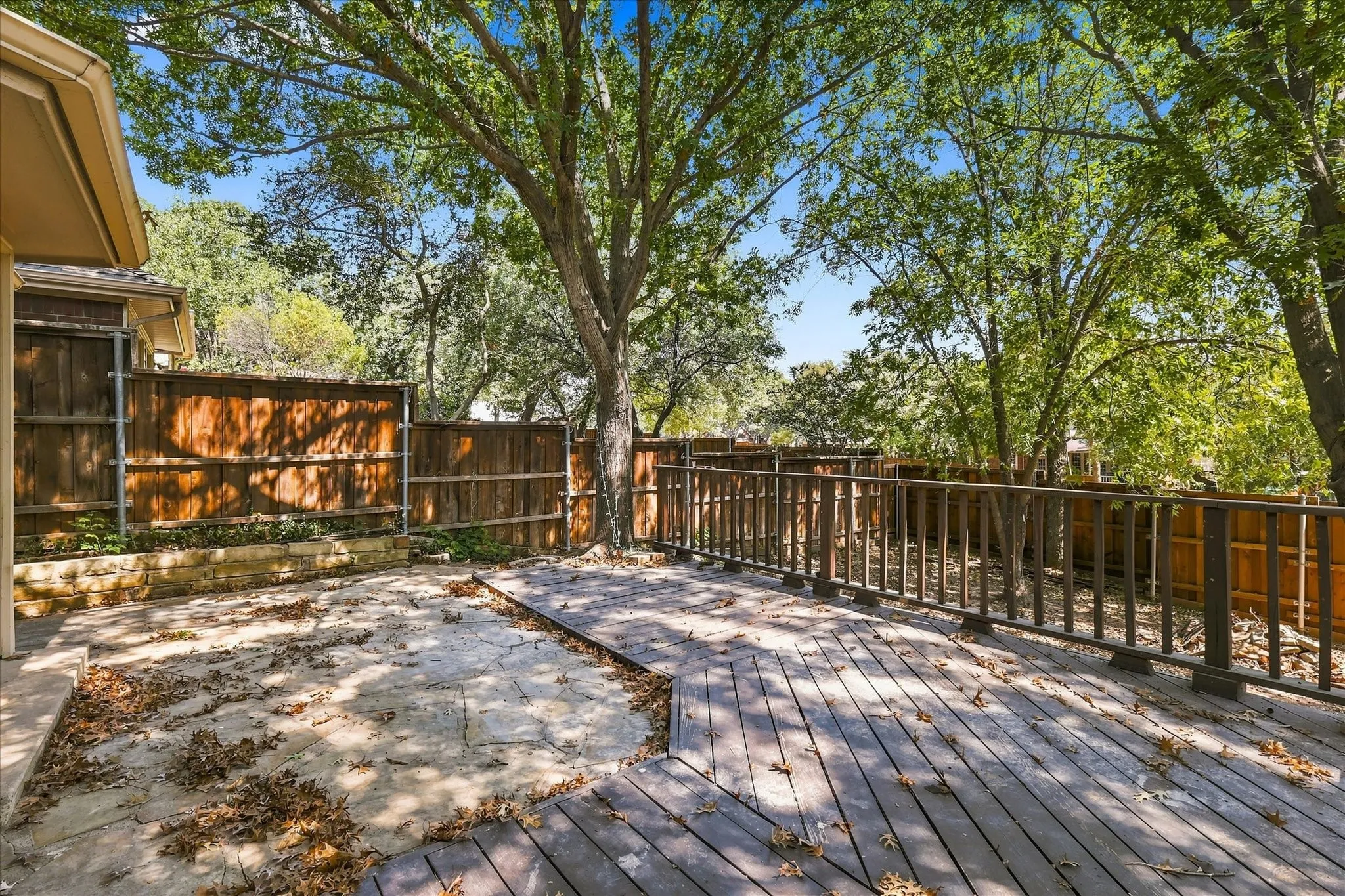 Single Family Residence For Sale in Denton County , 2631 Creekside Way, Highland Village, Texas 75077, 4 Bedroom, 2 Bathroom, 2 Garage spaces, 2,100 Sqft, built in 1989, mls#21376520, Real Estate Agent in Highland Village, Homes For Sale in Denton county, Homes For Sale in Highland Village, Realtor in Highland Village Texas, Real Estate Brokerage Independent Realty Texas, Luminita Cordes Realtor