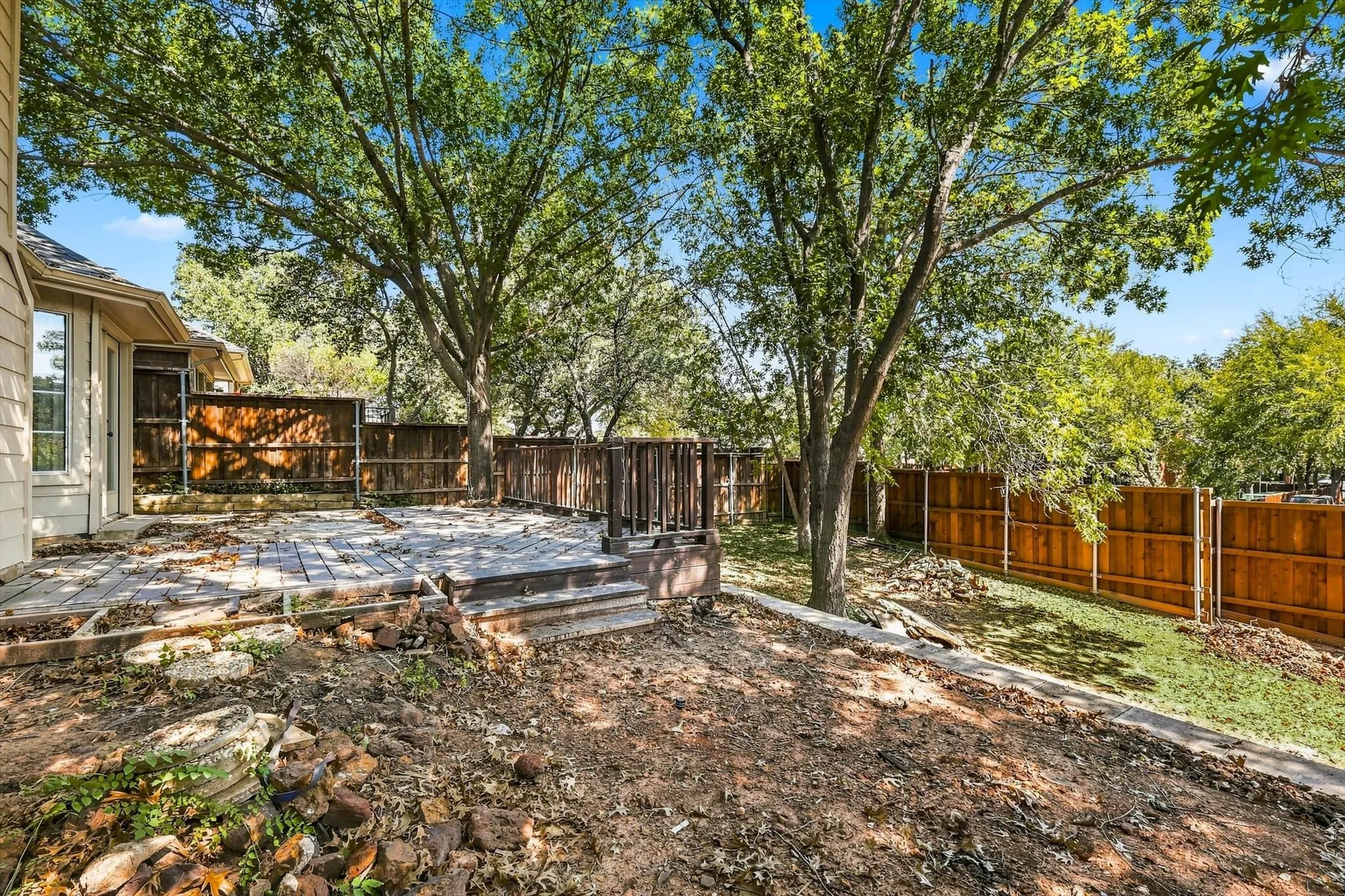 Single Family Residence For Sale in Denton County , 2631 Creekside Way, Highland Village, Texas 75077, 4 Bedroom, 2 Bathroom, 2 Garage spaces, 2,100 Sqft, built in 1989, mls#21376520, Real Estate Agent in Highland Village, Homes For Sale in Denton county, Homes For Sale in Highland Village, Realtor in Highland Village Texas, Real Estate Brokerage Independent Realty Texas, Luminita Cordes Realtor
