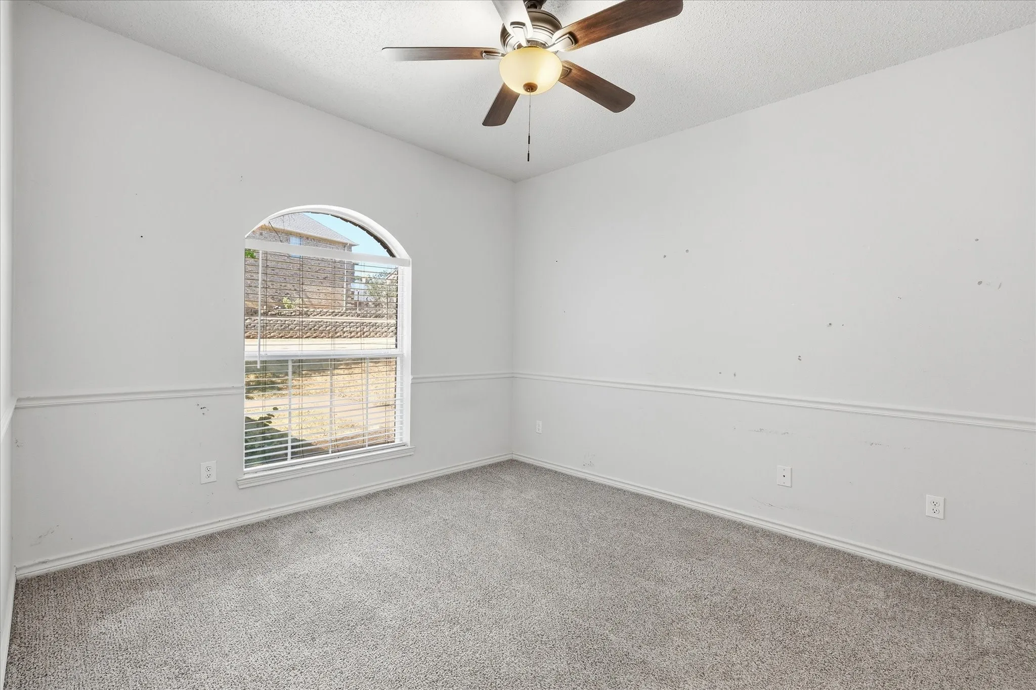 Single Family Residence For Sale in Denton County , 2631 Creekside Way, Highland Village, Texas 75077, 4 Bedroom, 2 Bathroom, 2 Garage spaces, 2,100 Sqft, built in 1989, mls#21376520, Real Estate Agent in Highland Village, Homes For Sale in Denton county, Homes For Sale in Highland Village, Realtor in Highland Village Texas, Real Estate Brokerage Independent Realty Texas, Luminita Cordes Realtor