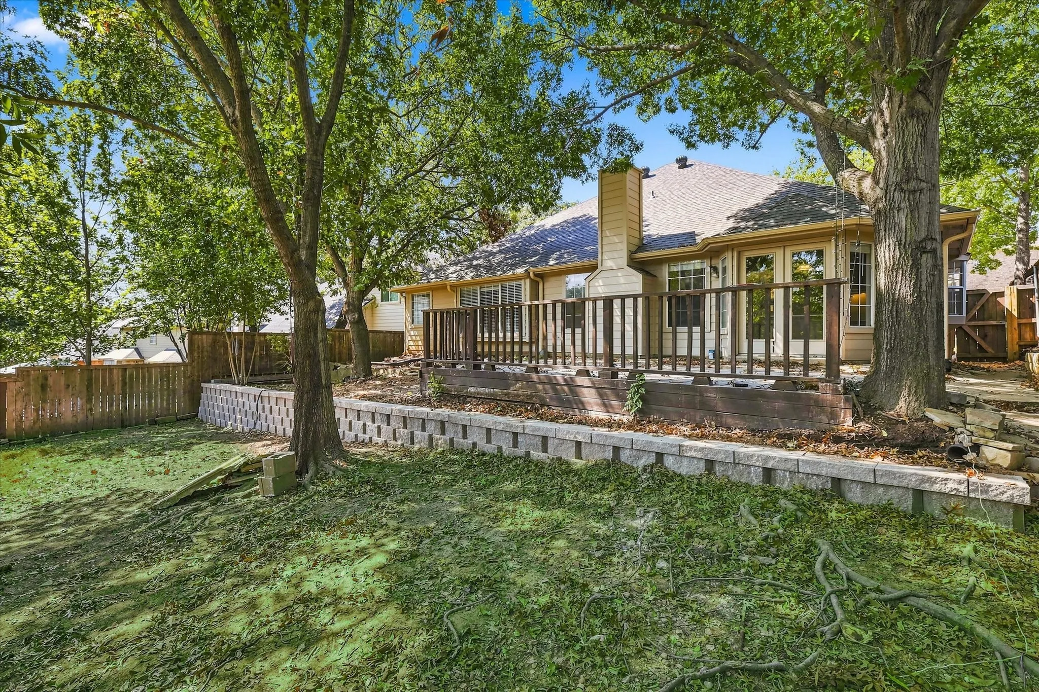 Single Family Residence For Sale in Denton County , 2631 Creekside Way, Highland Village, Texas 75077, 4 Bedroom, 2 Bathroom, 2 Garage spaces, 2,100 Sqft, built in 1989, mls#21376520, Real Estate Agent in Highland Village, Homes For Sale in Denton county, Homes For Sale in Highland Village, Realtor in Highland Village Texas, Real Estate Brokerage Independent Realty Texas, Luminita Cordes Realtor