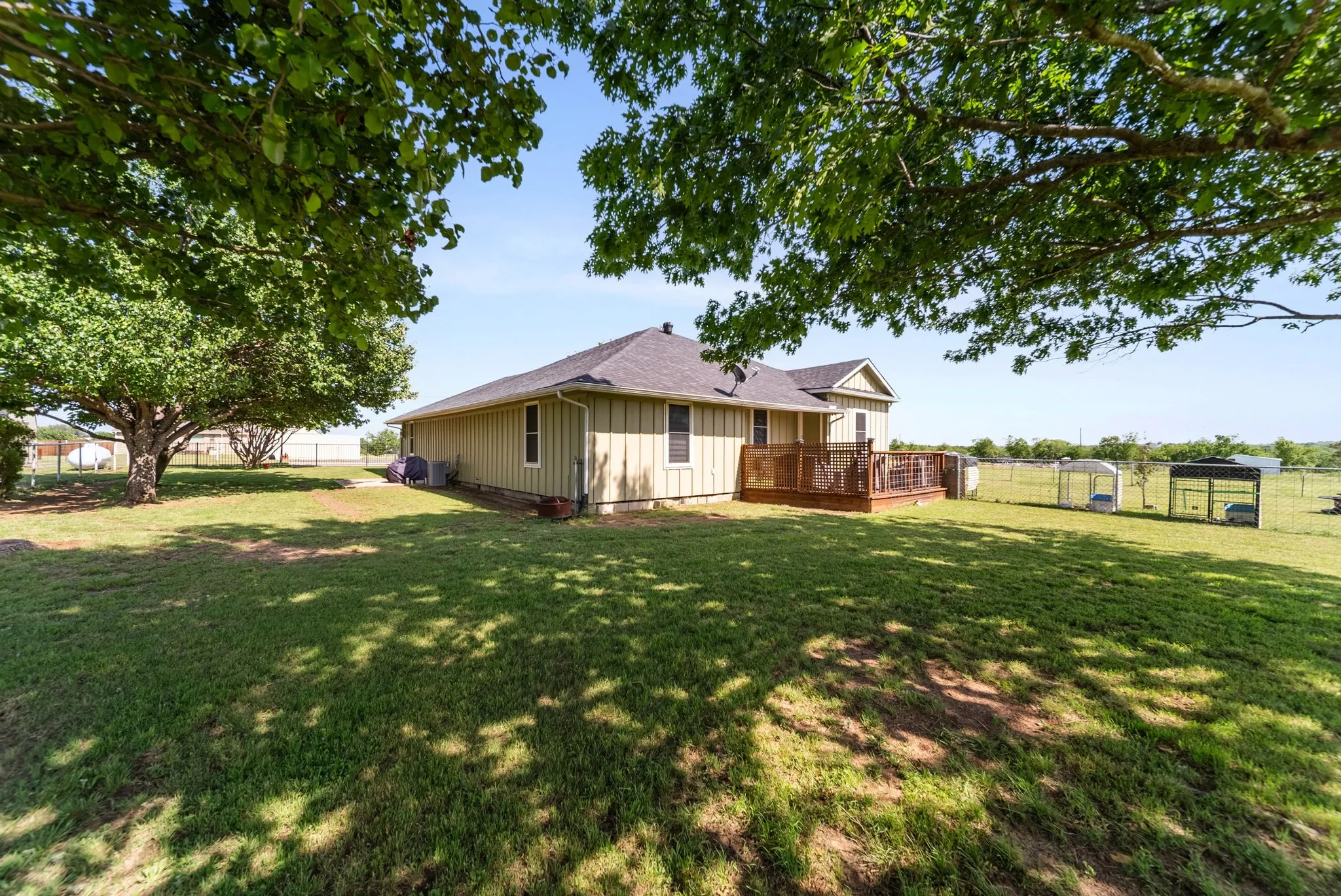 Single Family Residence For Sale in Denton County , 258 Bobcat Road, Sanger, Texas 76266, 3 Bedroom, 2 Bathroom, 2 Garage spaces, 2,559 Sqft, built in 1970, mls#21377203, Real Estate Agent in Sanger, Homes For Sale in Denton county, Homes For Sale in Sanger, Realtor in Sanger Texas, Real Estate Brokerage Independent Realty Texas, Luminita Cordes Realtor