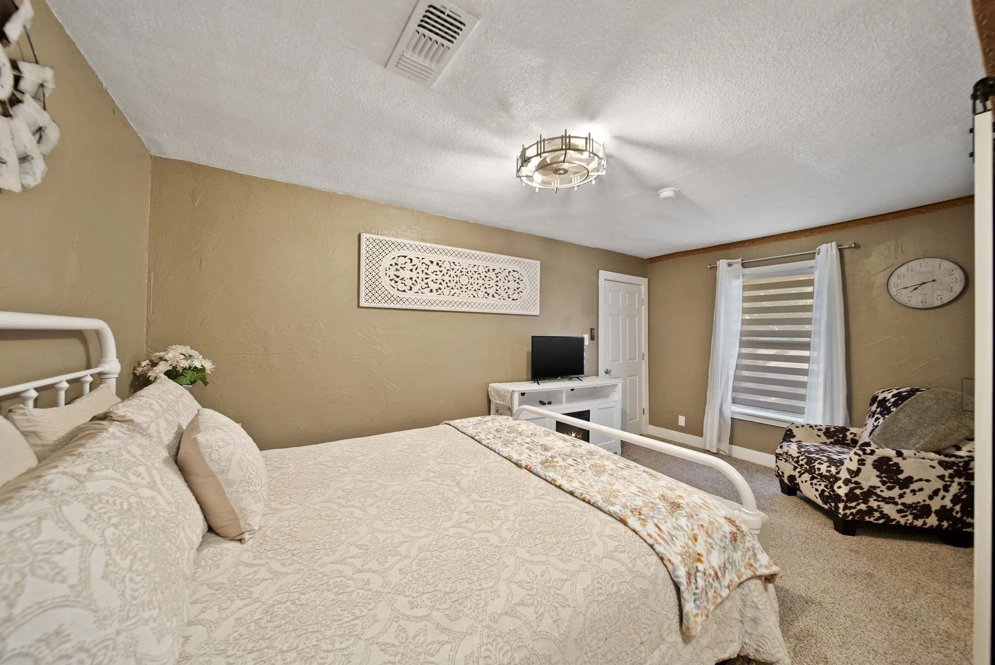 Single Family Residence For Sale in Denton County , 258 Bobcat Road, Sanger, Texas 76266, 3 Bedroom, 2 Bathroom, 2 Garage spaces, 2,559 Sqft, built in 1970, mls#21377203, Real Estate Agent in Sanger, Homes For Sale in Denton county, Homes For Sale in Sanger, Realtor in Sanger Texas, Real Estate Brokerage Independent Realty Texas, Luminita Cordes Realtor