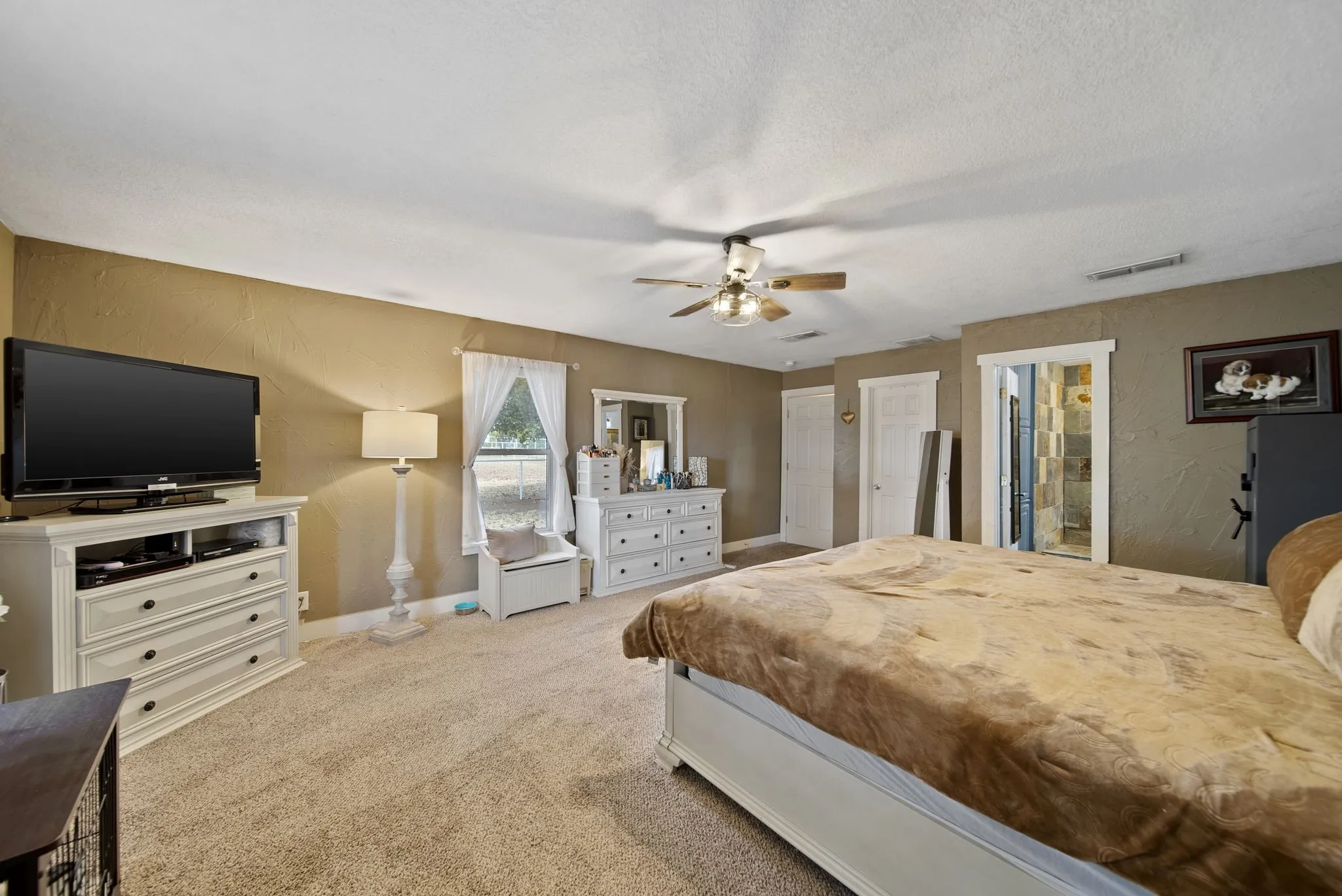 Single Family Residence For Sale in Denton County , 258 Bobcat Road, Sanger, Texas 76266, 3 Bedroom, 2 Bathroom, 2 Garage spaces, 2,559 Sqft, built in 1970, mls#21377203, Real Estate Agent in Sanger, Homes For Sale in Denton county, Homes For Sale in Sanger, Realtor in Sanger Texas, Real Estate Brokerage Independent Realty Texas, Luminita Cordes Realtor
