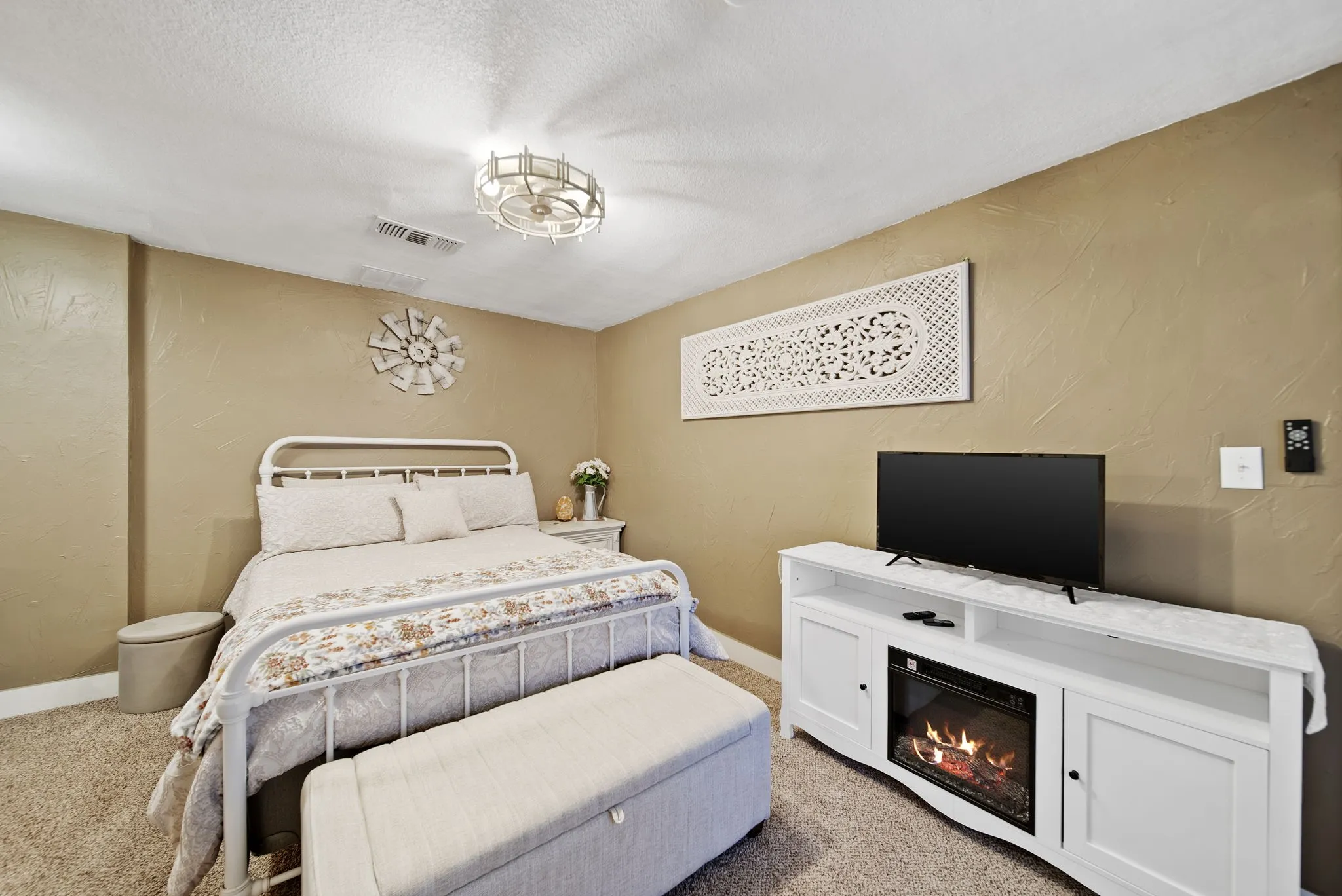 Single Family Residence For Sale in Denton County , 258 Bobcat Road, Sanger, Texas 76266, 3 Bedroom, 2 Bathroom, 2 Garage spaces, 2,559 Sqft, built in 1970, mls#21377203, Real Estate Agent in Sanger, Homes For Sale in Denton county, Homes For Sale in Sanger, Realtor in Sanger Texas, Real Estate Brokerage Independent Realty Texas, Luminita Cordes Realtor