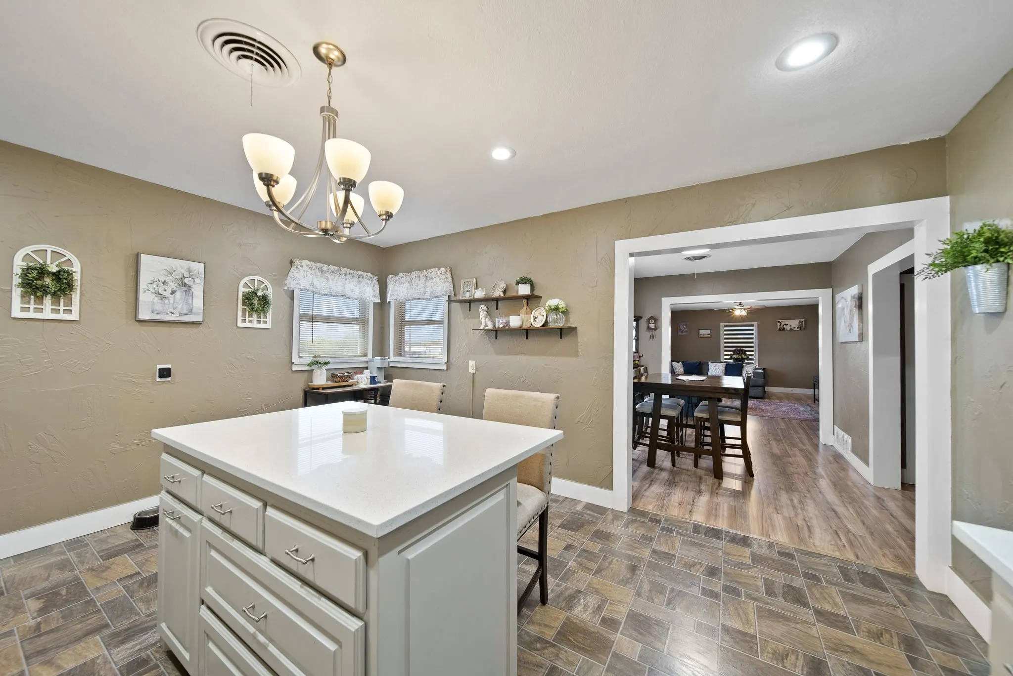 Single Family Residence For Sale in Denton County , 258 Bobcat Road, Sanger, Texas 76266, 3 Bedroom, 2 Bathroom, 2 Garage spaces, 2,559 Sqft, built in 1970, mls#21377203, Real Estate Agent in Sanger, Homes For Sale in Denton county, Homes For Sale in Sanger, Realtor in Sanger Texas, Real Estate Brokerage Independent Realty Texas, Luminita Cordes Realtor