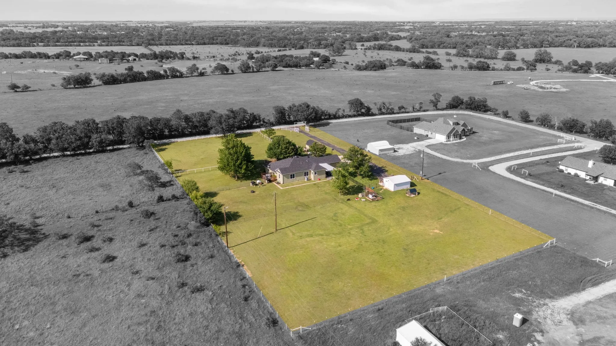 Single Family Residence For Sale in Denton County , 258 Bobcat Road, Sanger, Texas 76266, 3 Bedroom, 2 Bathroom, 2 Garage spaces, 2,559 Sqft, built in 1970, mls#21377203, Real Estate Agent in Sanger, Homes For Sale in Denton county, Homes For Sale in Sanger, Realtor in Sanger Texas, Real Estate Brokerage Independent Realty Texas, Luminita Cordes Realtor
