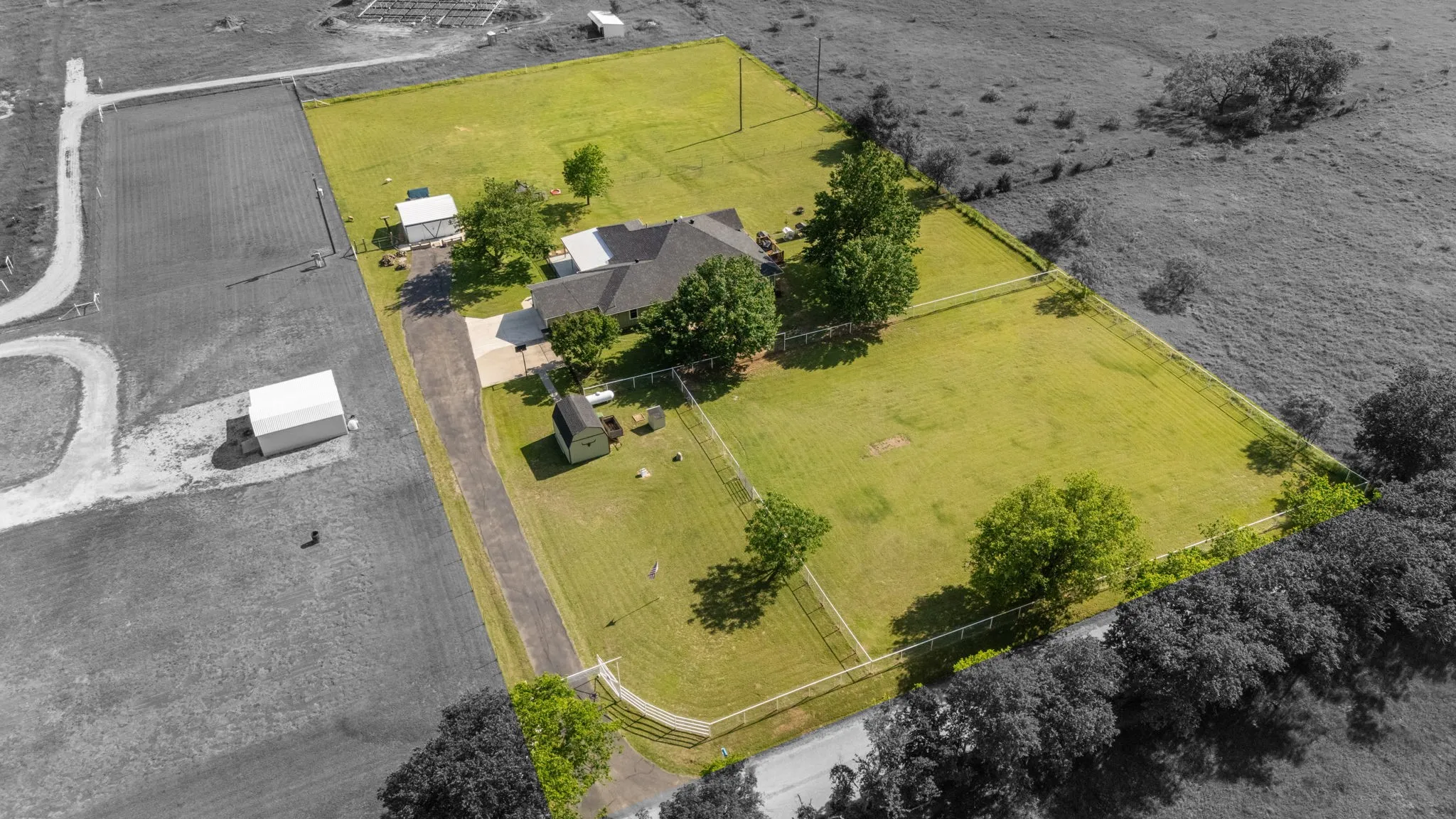 Single Family Residence For Sale in Denton County , 258 Bobcat Road, Sanger, Texas 76266, 3 Bedroom, 2 Bathroom, 2 Garage spaces, 2,559 Sqft, built in 1970, mls#21377203, Real Estate Agent in Sanger, Homes For Sale in Denton county, Homes For Sale in Sanger, Realtor in Sanger Texas, Real Estate Brokerage Independent Realty Texas, Luminita Cordes Realtor