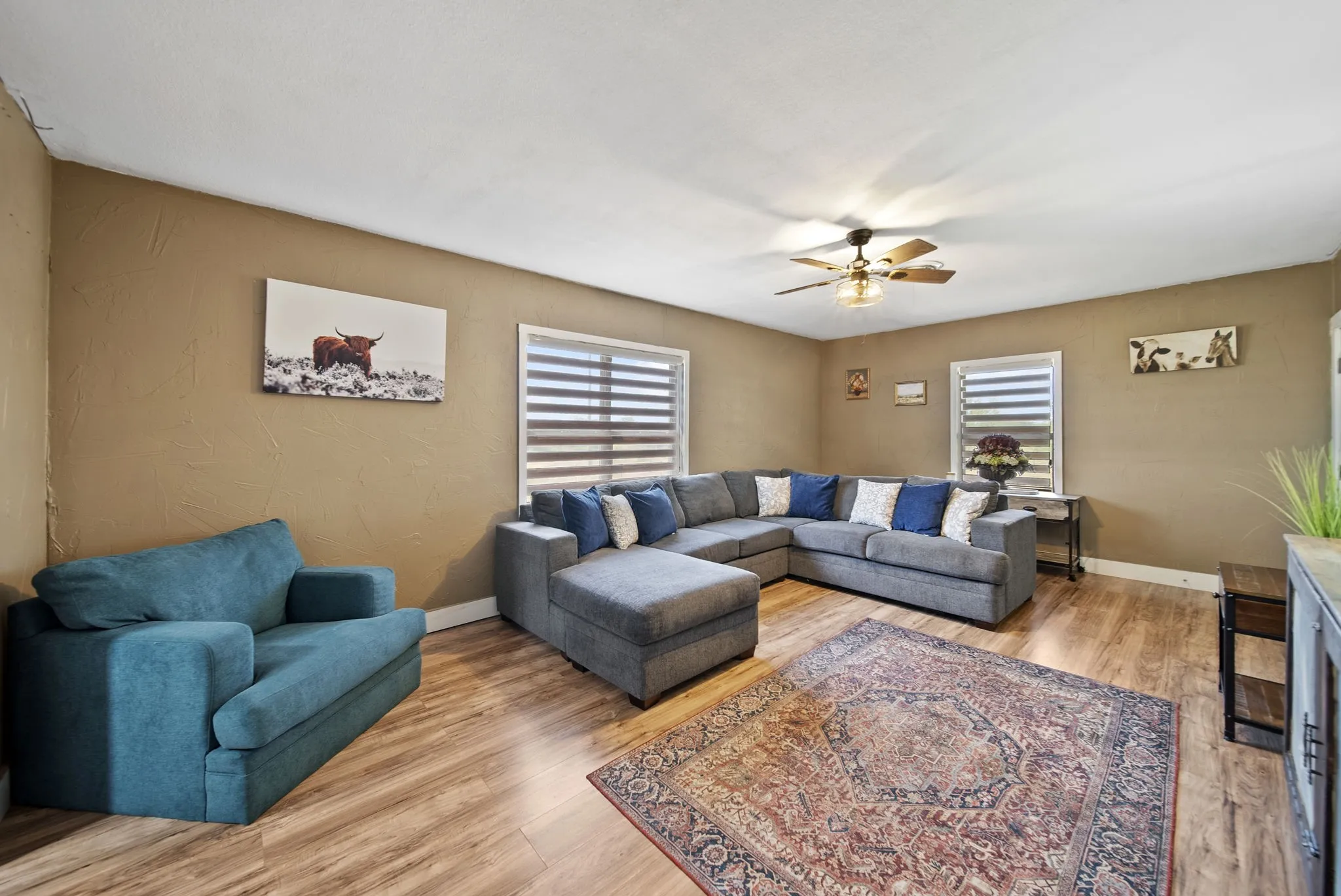Single Family Residence For Sale in Denton County , 258 Bobcat Road, Sanger, Texas 76266, 3 Bedroom, 2 Bathroom, 2 Garage spaces, 2,559 Sqft, built in 1970, mls#21377203, Real Estate Agent in Sanger, Homes For Sale in Denton county, Homes For Sale in Sanger, Realtor in Sanger Texas, Real Estate Brokerage Independent Realty Texas, Luminita Cordes Realtor