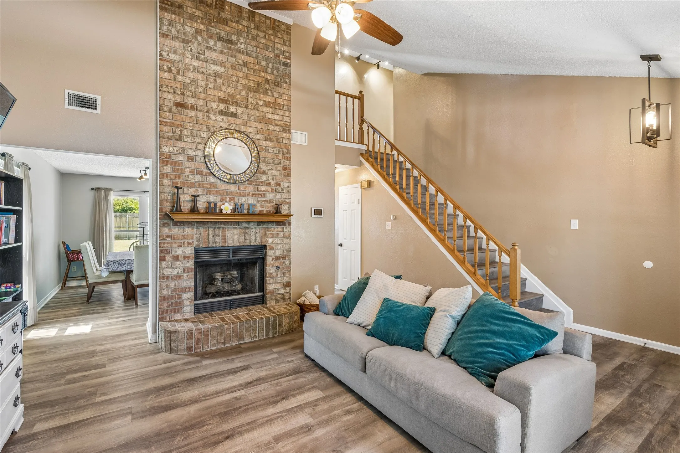 Single Family Residence For Sale in Tarrant County , 2325 Kildeer Trail, Grand Prairie, Texas 75052, 3 Bedroom, 3 Bathroom, 2 Garage spaces, 1,624 Sqft, built in 1988, mls#21377207, Real Estate Agent in Grand Prairie, Homes For Sale in Tarrant county, Homes For Sale in Grand Prairie, Realtor in Grand Prairie Texas, Real Estate Brokerage Independent Realty Texas, Luminita Cordes Realtor