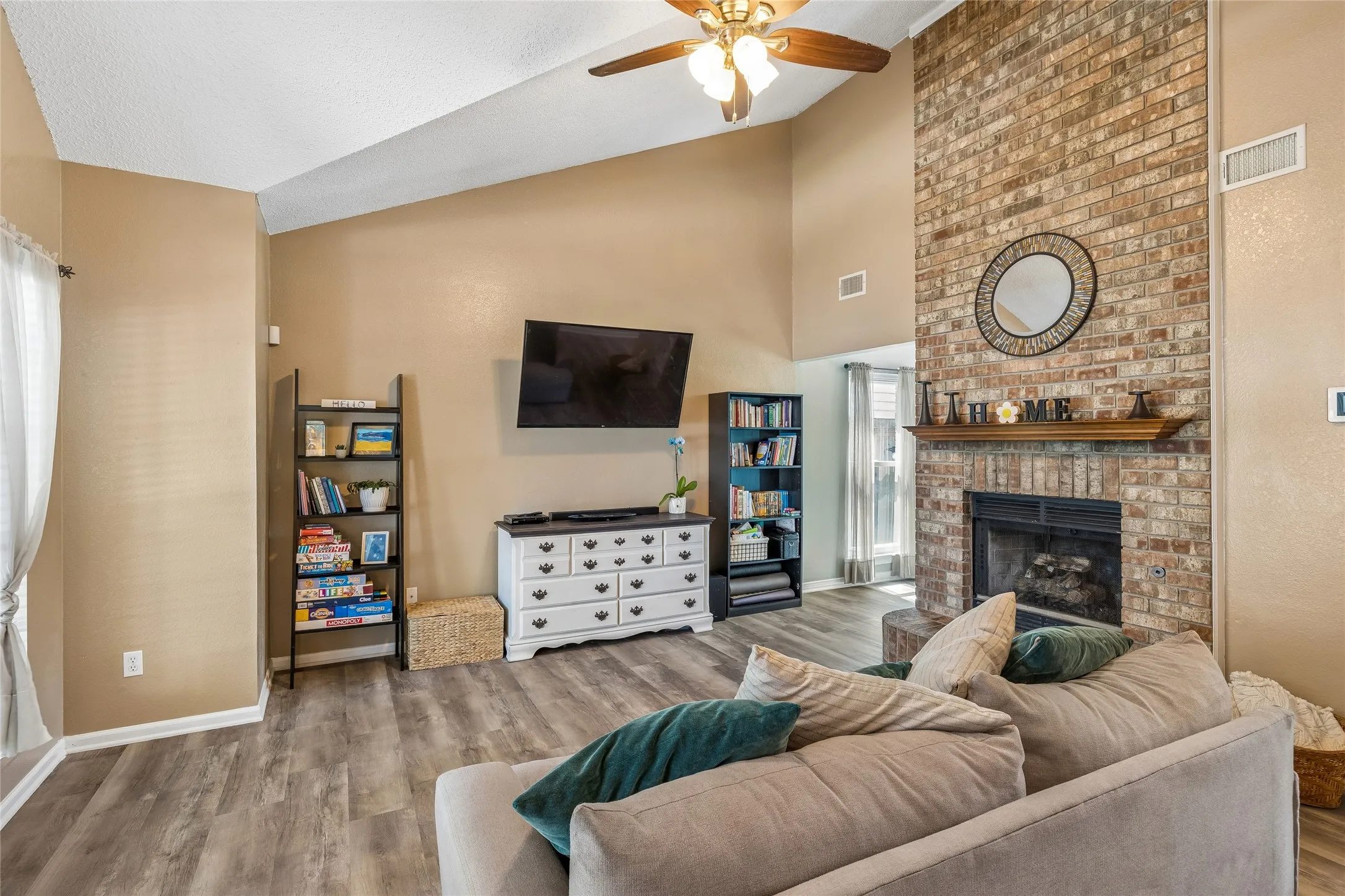 Single Family Residence For Sale in Tarrant County , 2325 Kildeer Trail, Grand Prairie, Texas 75052, 3 Bedroom, 3 Bathroom, 2 Garage spaces, 1,624 Sqft, built in 1988, mls#21377207, Real Estate Agent in Grand Prairie, Homes For Sale in Tarrant county, Homes For Sale in Grand Prairie, Realtor in Grand Prairie Texas, Real Estate Brokerage Independent Realty Texas, Luminita Cordes Realtor