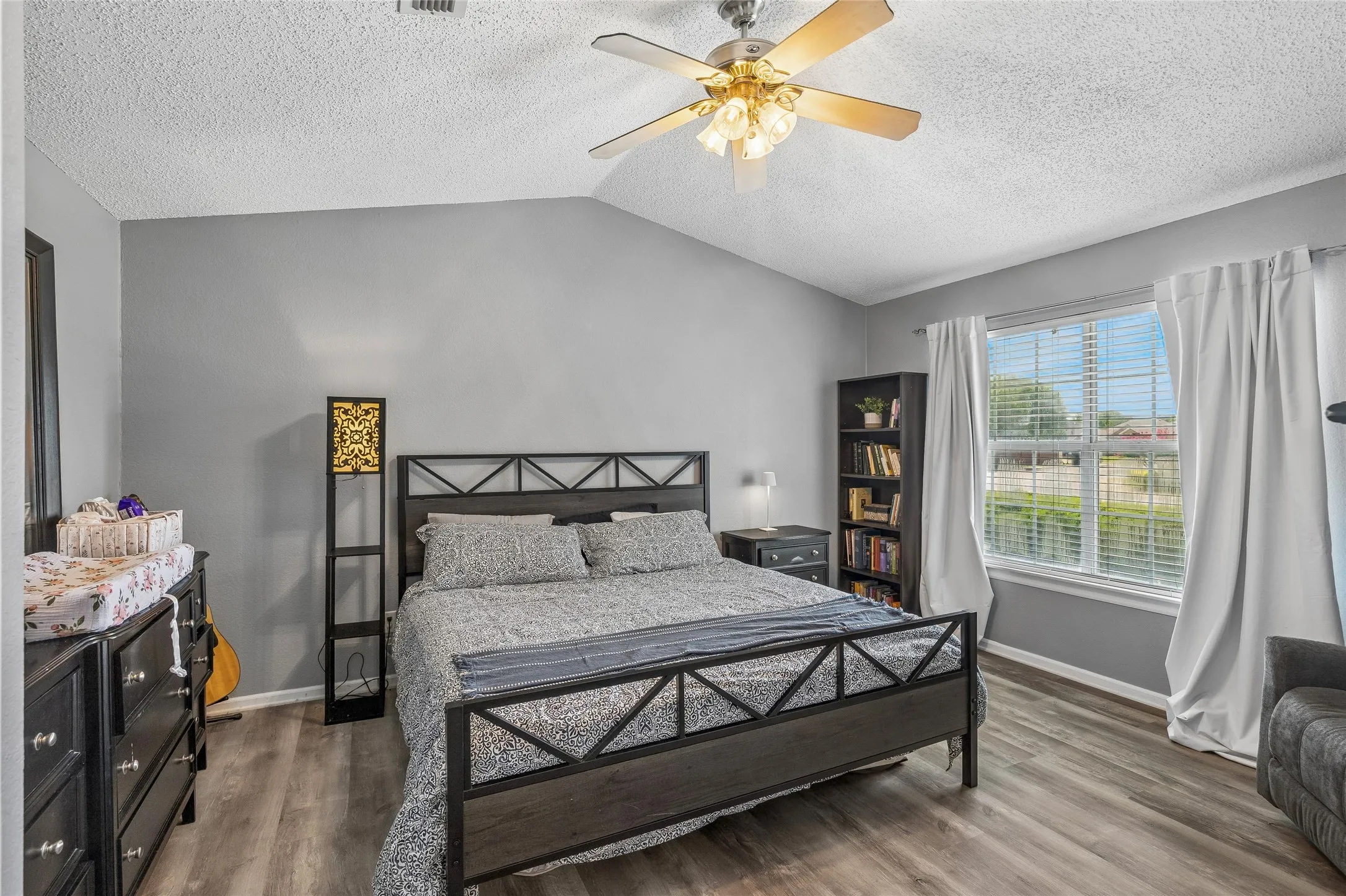 Single Family Residence For Sale in Tarrant County , 2325 Kildeer Trail, Grand Prairie, Texas 75052, 3 Bedroom, 3 Bathroom, 2 Garage spaces, 1,624 Sqft, built in 1988, mls#21377207, Real Estate Agent in Grand Prairie, Homes For Sale in Tarrant county, Homes For Sale in Grand Prairie, Realtor in Grand Prairie Texas, Real Estate Brokerage Independent Realty Texas, Luminita Cordes Realtor