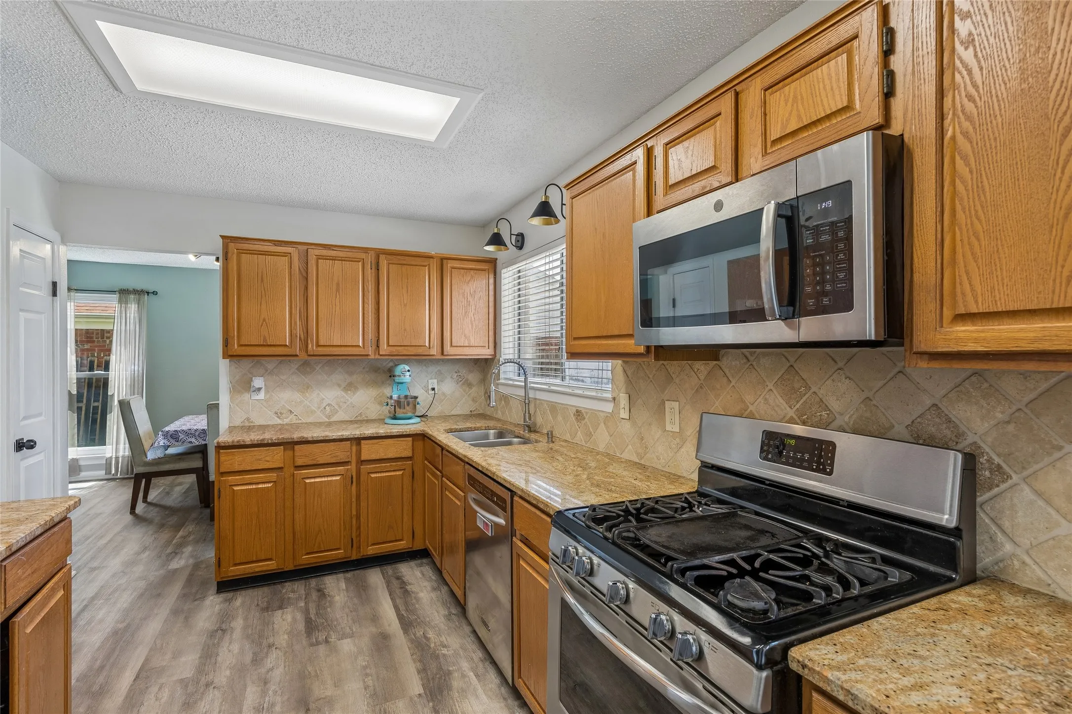 Single Family Residence For Sale in Tarrant County , 2325 Kildeer Trail, Grand Prairie, Texas 75052, 3 Bedroom, 3 Bathroom, 2 Garage spaces, 1,624 Sqft, built in 1988, mls#21377207, Real Estate Agent in Grand Prairie, Homes For Sale in Tarrant county, Homes For Sale in Grand Prairie, Realtor in Grand Prairie Texas, Real Estate Brokerage Independent Realty Texas, Luminita Cordes Realtor