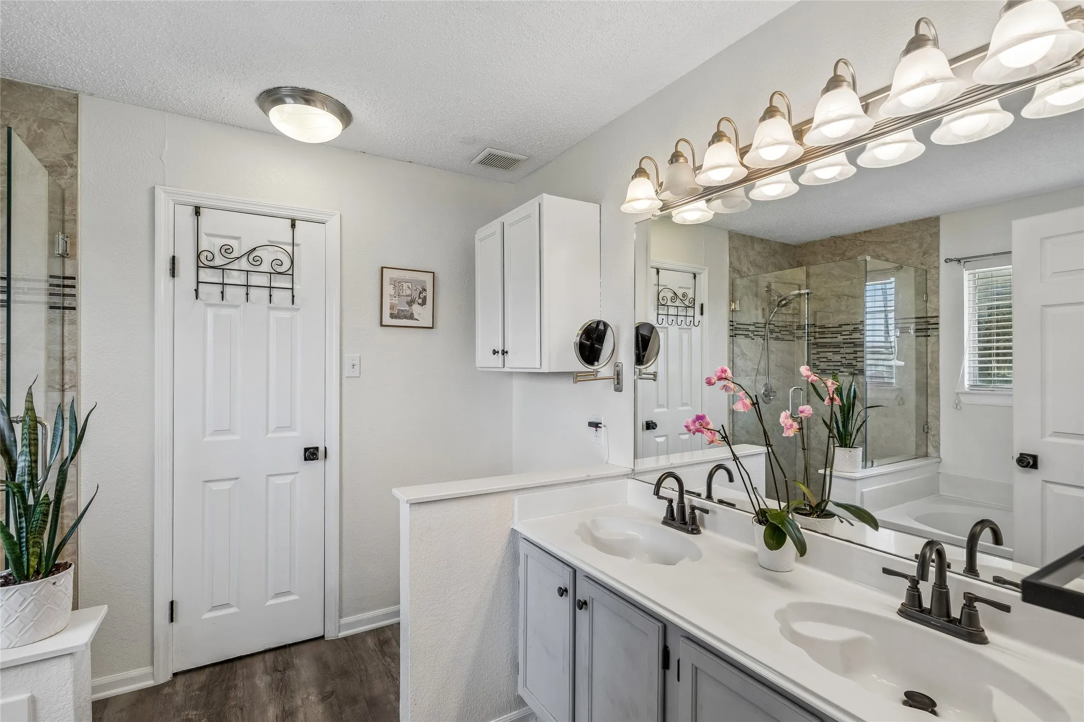 Single Family Residence For Sale in Tarrant County , 2325 Kildeer Trail, Grand Prairie, Texas 75052, 3 Bedroom, 3 Bathroom, 2 Garage spaces, 1,624 Sqft, built in 1988, mls#21377207, Real Estate Agent in Grand Prairie, Homes For Sale in Tarrant county, Homes For Sale in Grand Prairie, Realtor in Grand Prairie Texas, Real Estate Brokerage Independent Realty Texas, Luminita Cordes Realtor